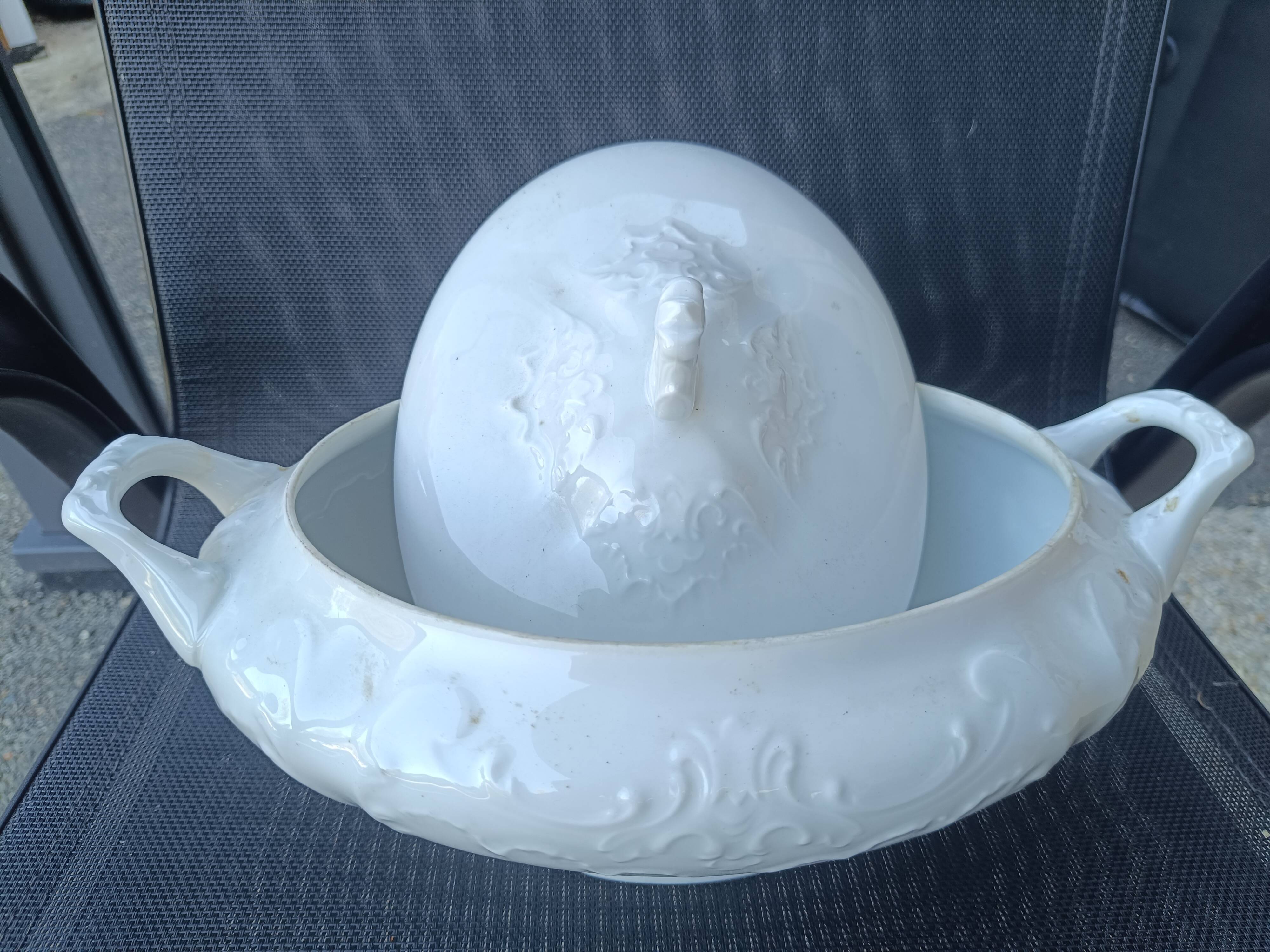 Soup tureen