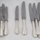 Ercuis Perles 24 knives, 12 table knives + 12 cheese knives in silver-plated metal, nearly new.