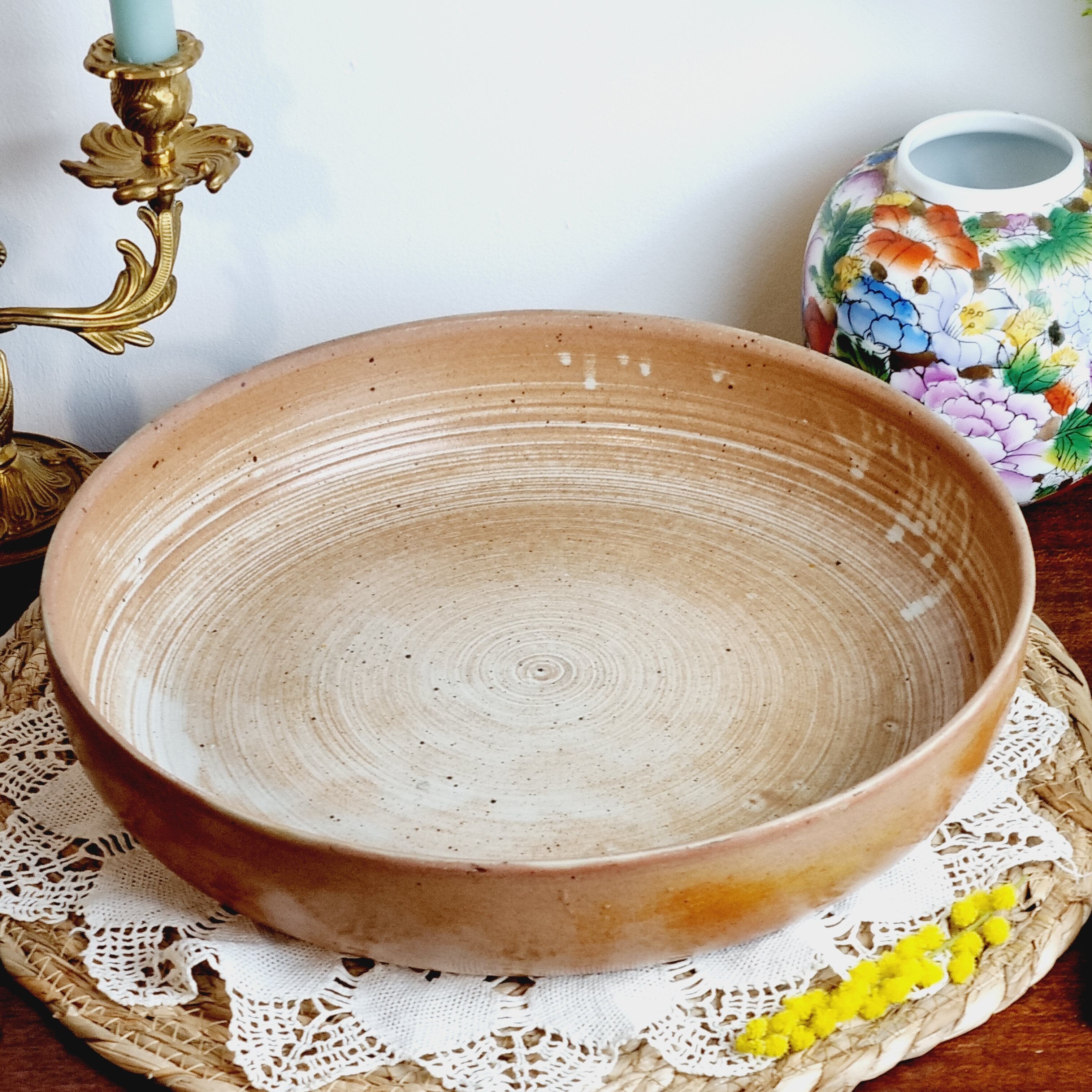 Hollow sandstone dish