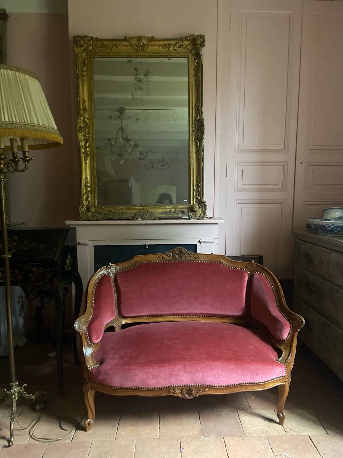 Small antique Louis XV style pink velvet loveseat bench
