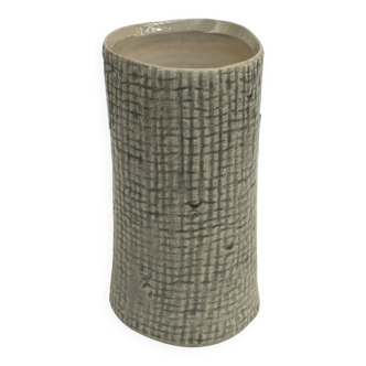 Textured artisanal vase – wabi-sabi / japandi ceramic