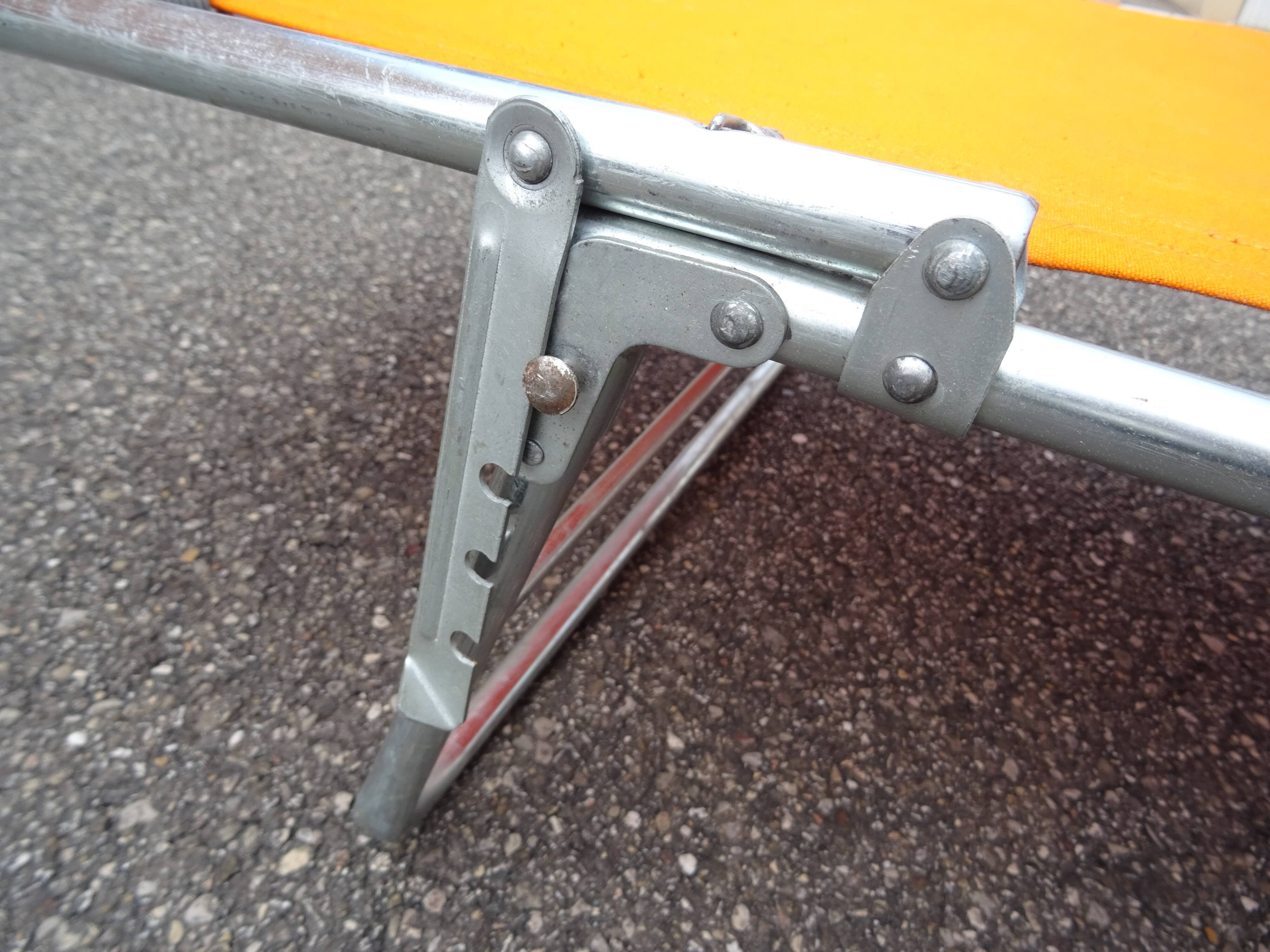 Vintage folding lounge chair