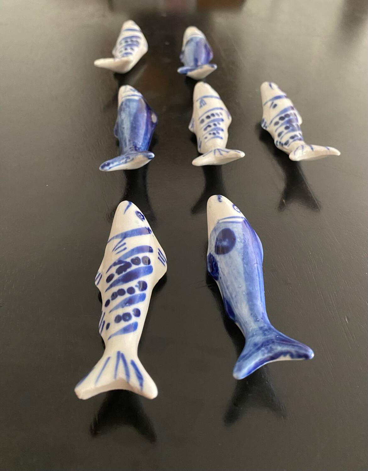 7 fish-shaped porcelain knife holders