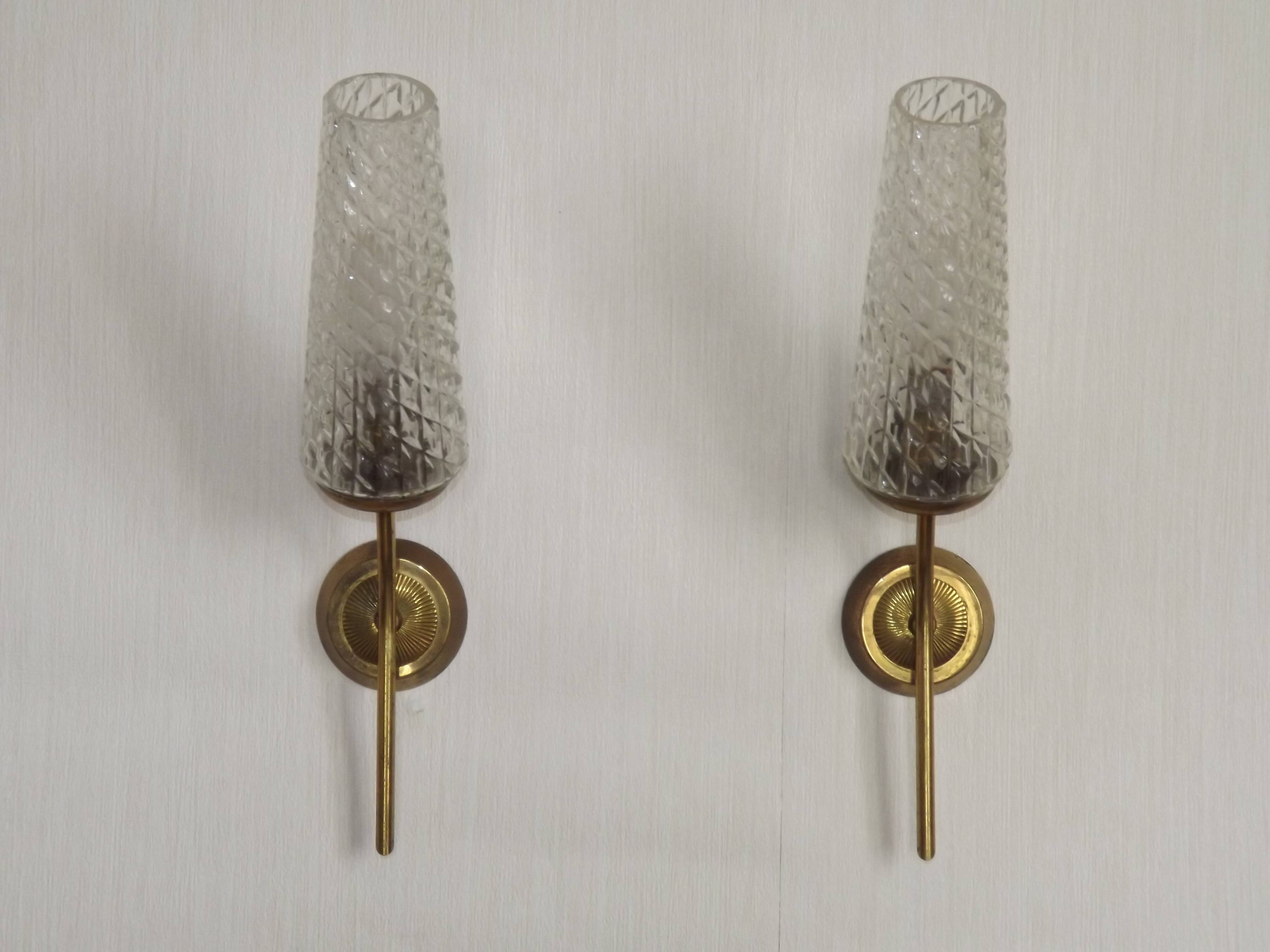 French Retro 1960s Single Wall Light In Gold Metal Clear Pattern Shade 5416