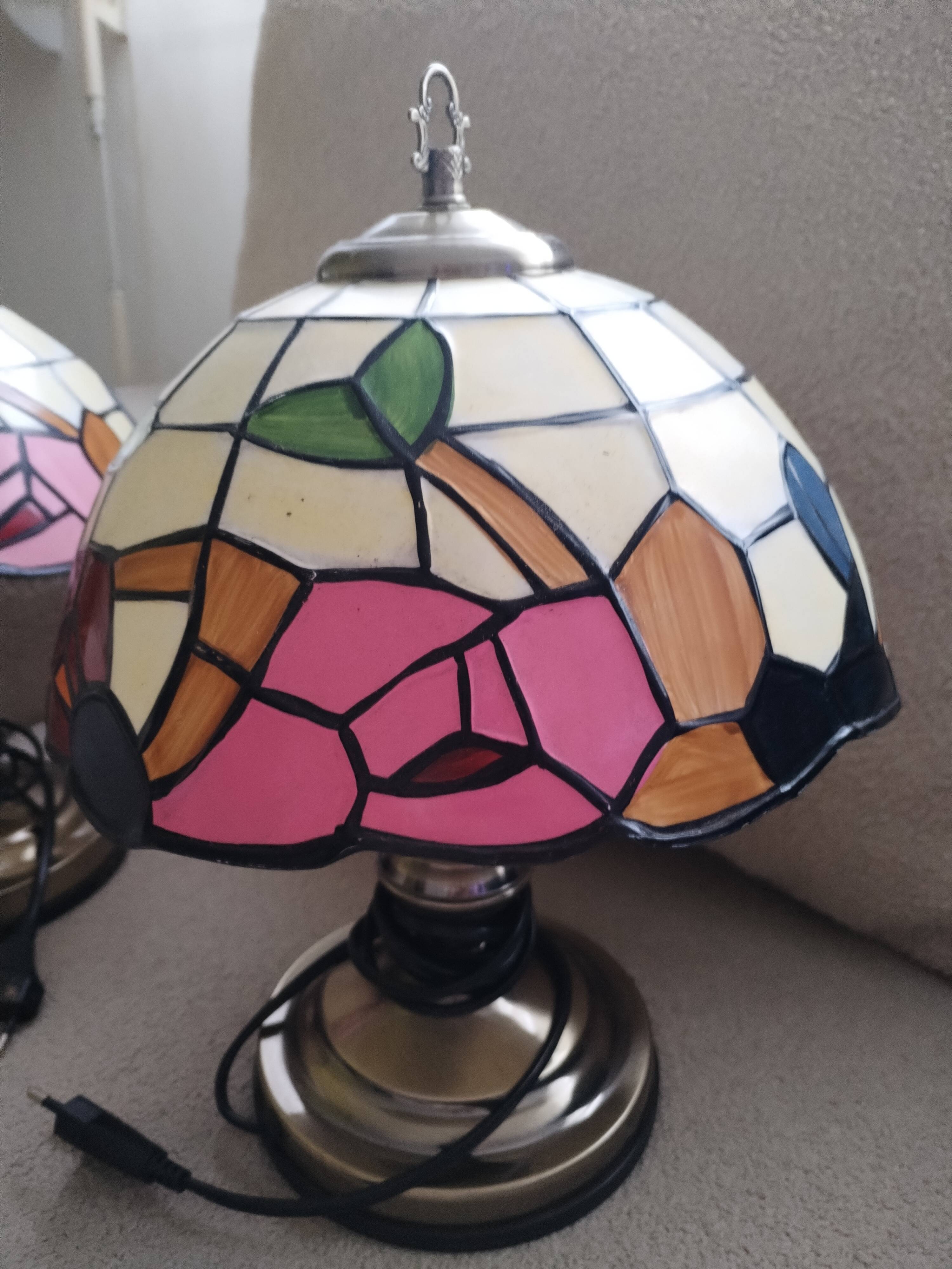 2 Tiffany-style touch-sensitive table lamps