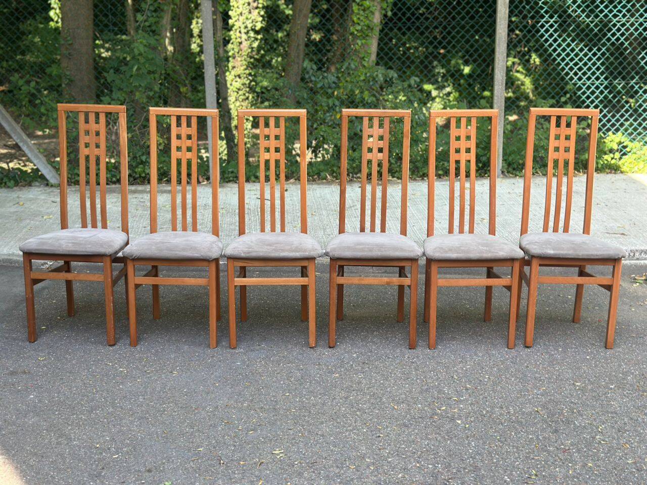 6 Scandinavian dining chairs in solid wood and grey fabric Denmark
