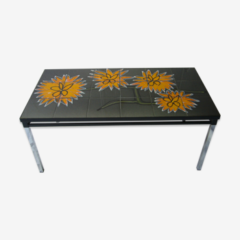 Low table tray vintage ceramic flowers