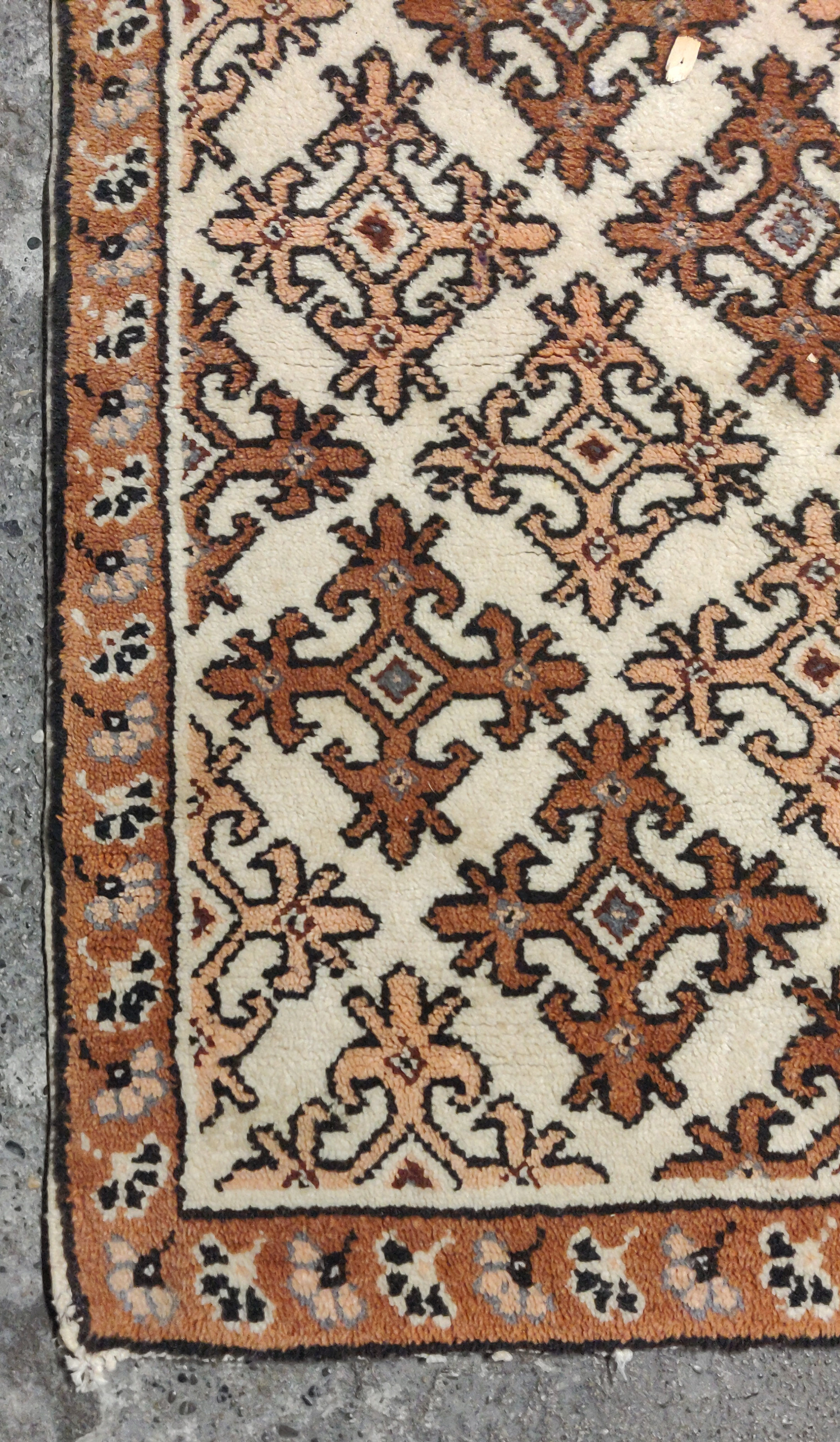 Handmade woolen Persian carpet - 256 x 360 cm