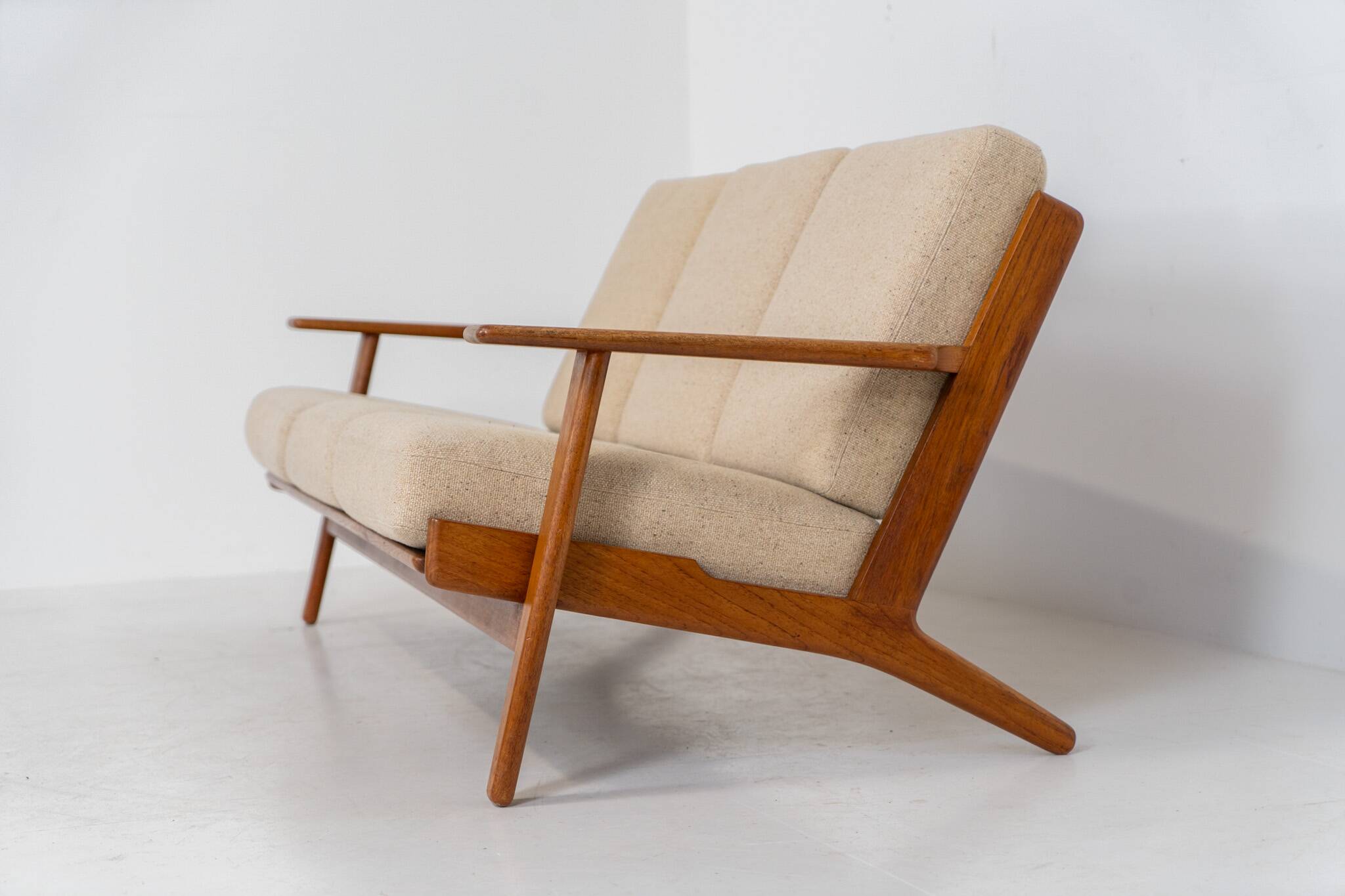 GE-290 3-seater sofa in oak by Hans J. Wegner for Getama