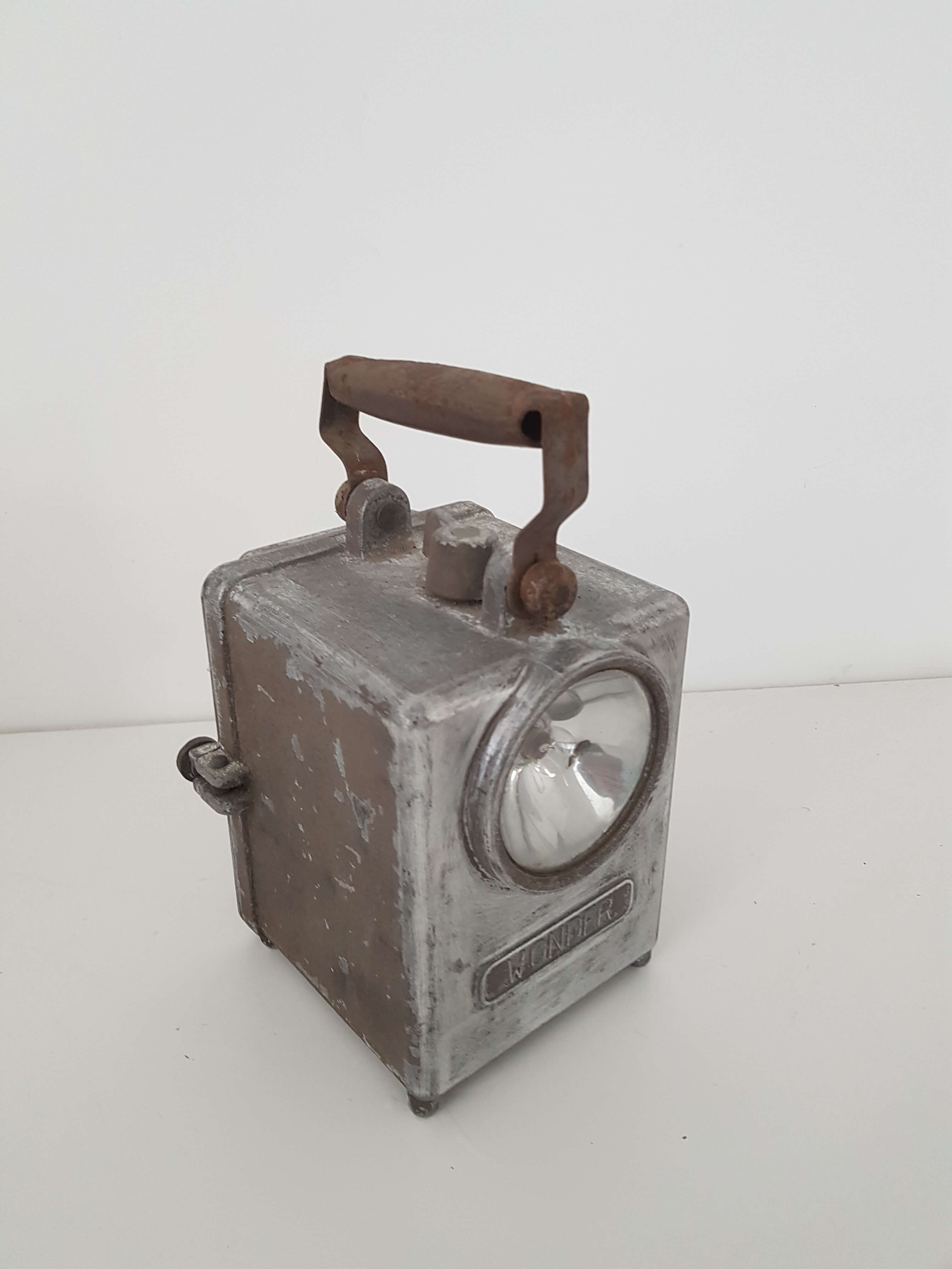 1940 portable railway lamp