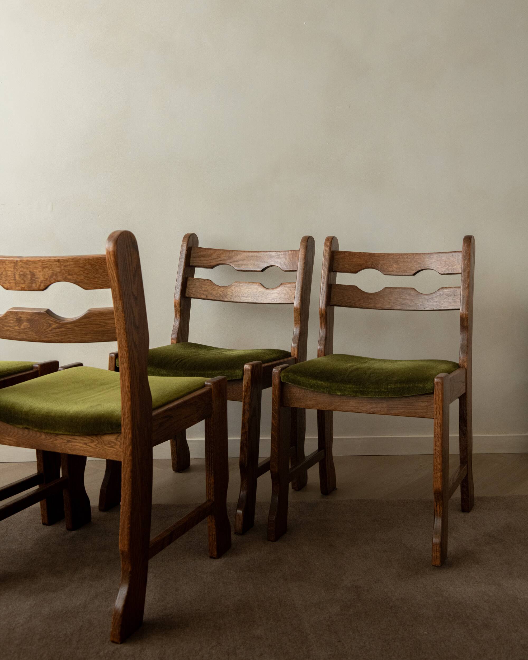 Brutalist Oak Razorback Dining Chairs with Green Velvet, 1970s, Set of 4