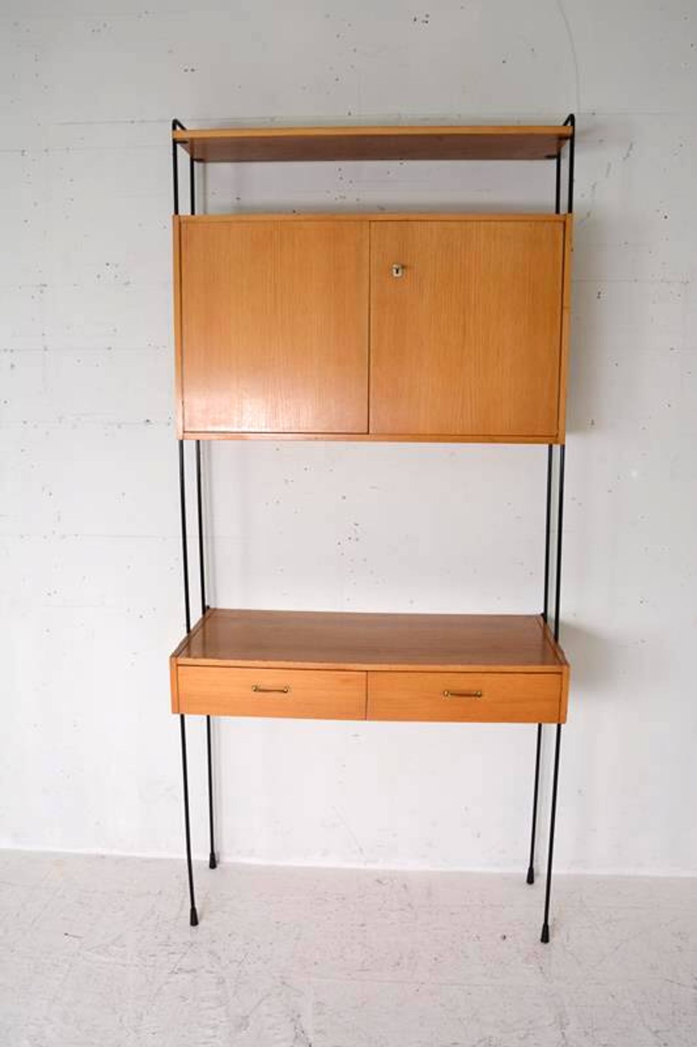 Omnia shelving system / self-supporting modular secretary desk in teak, dating from the 1960s.