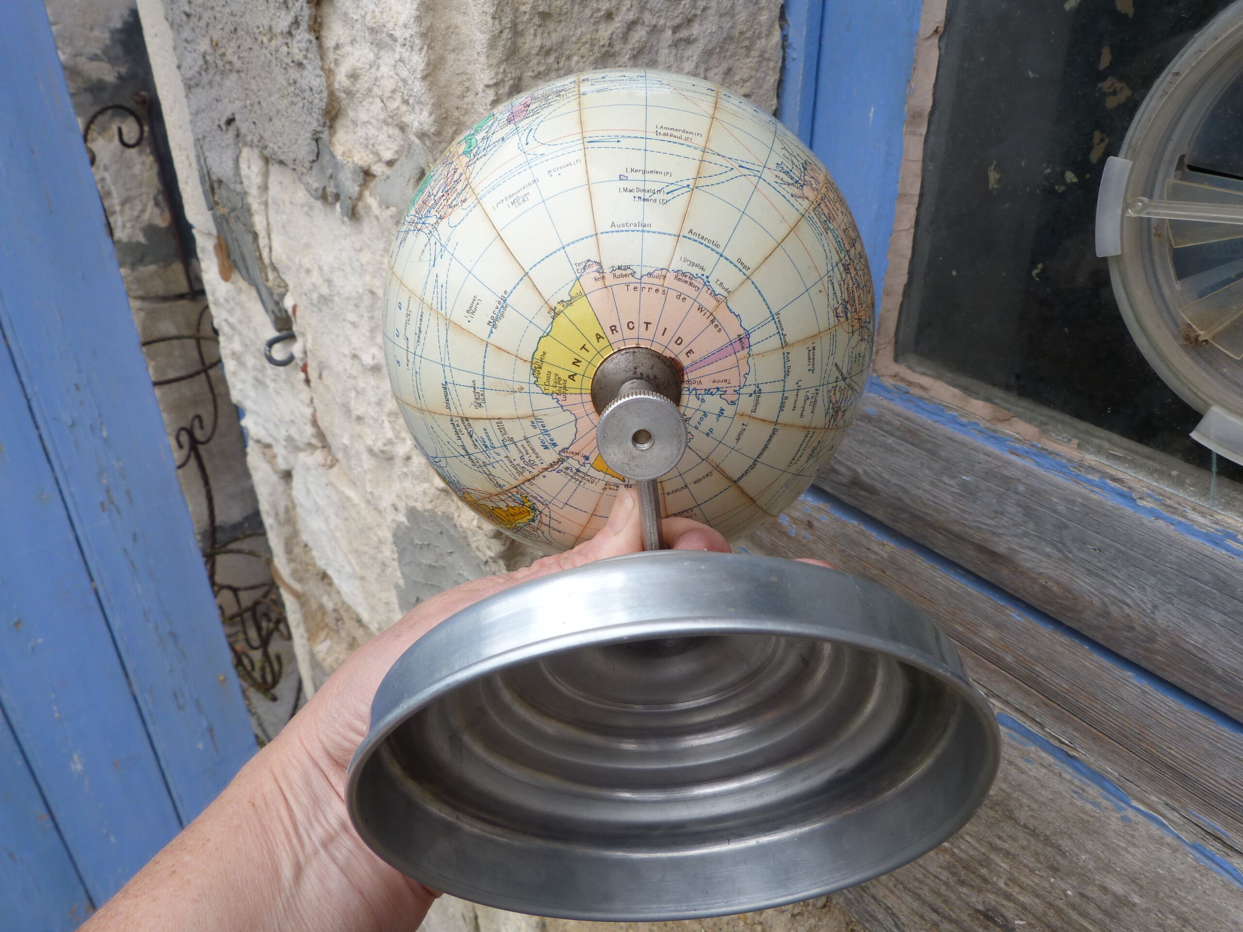 Earth globe Girard Barrere and Thomas vintage 1960