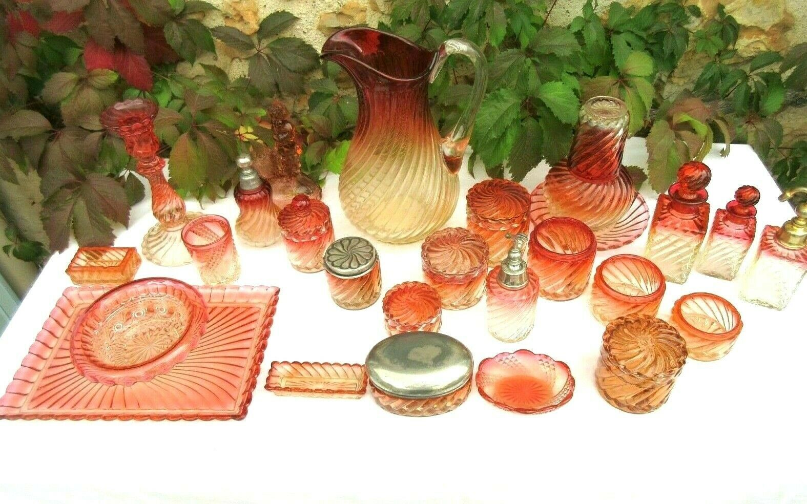 Broc crystal Baccarat red in gradient model Bamboo torso ribs, H 30 cm
