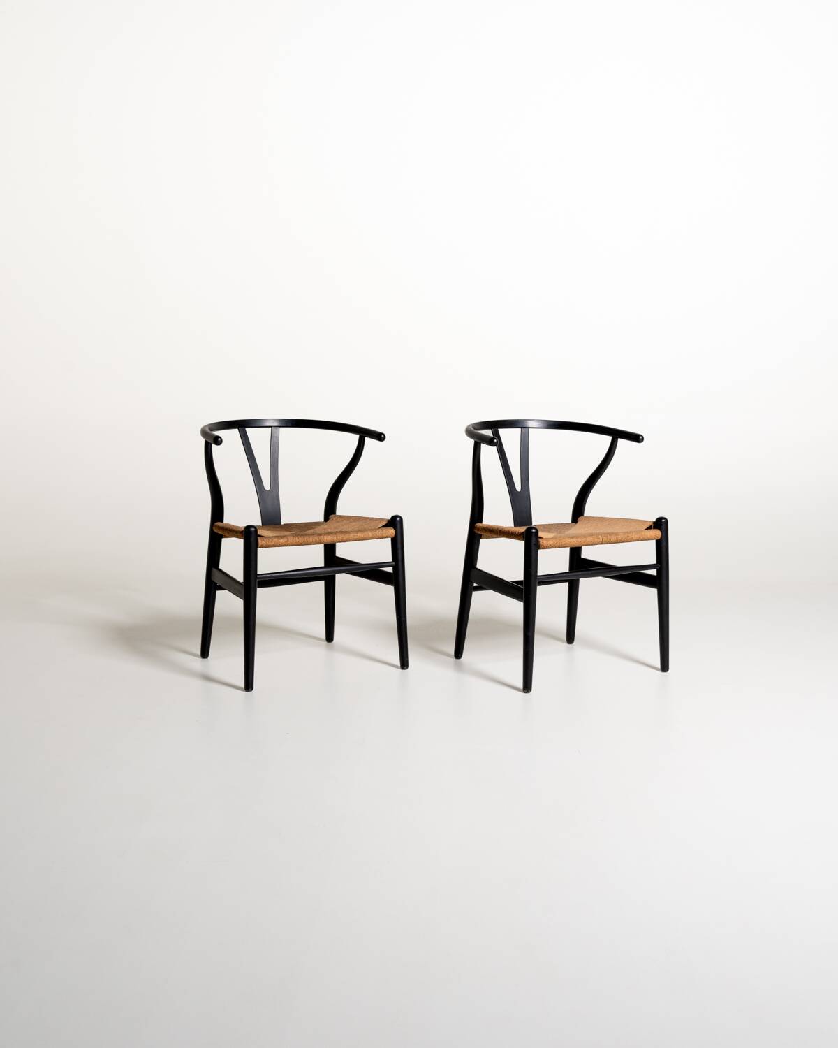 Ensemble de 2 chaises "Wishbone Chair" "CH24" par Hans J. Wegner, 1950