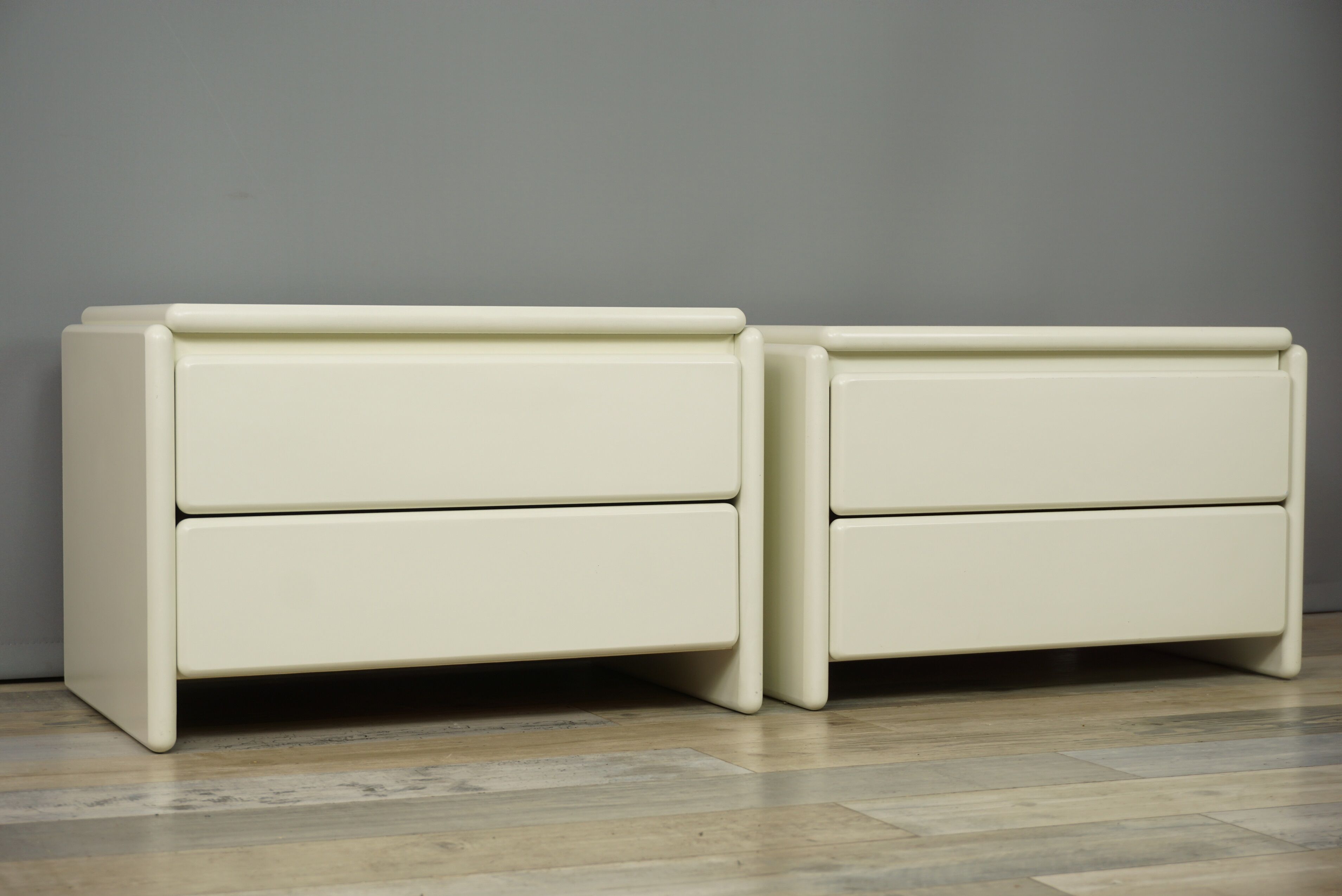 Pair of nightstands 80s