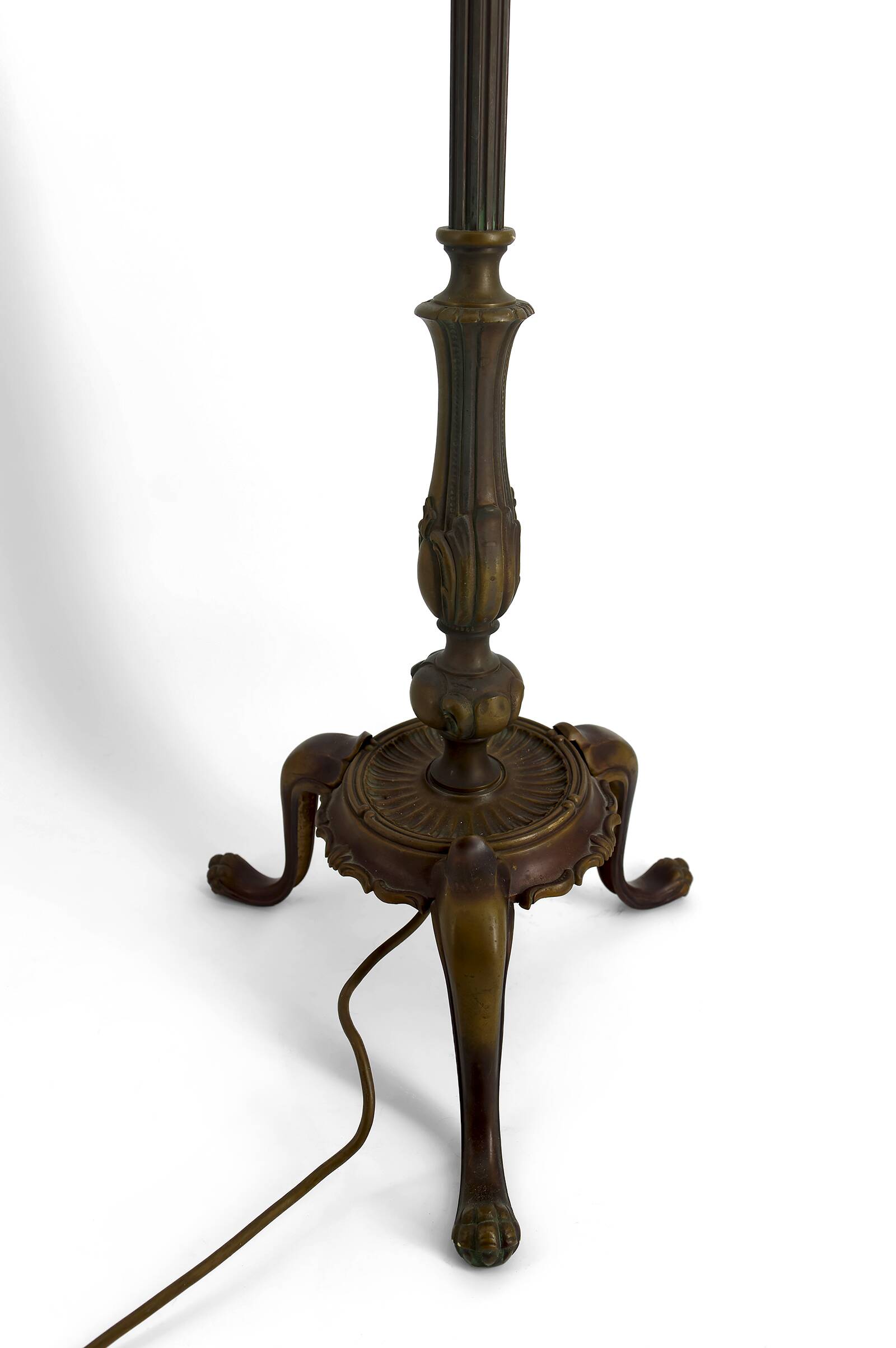 Bronze floor lamp with Tiffany-style stained glass shade – 20th century