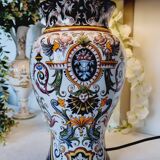 Table lamp in fine earthenware, 1950, in Renaissance style.