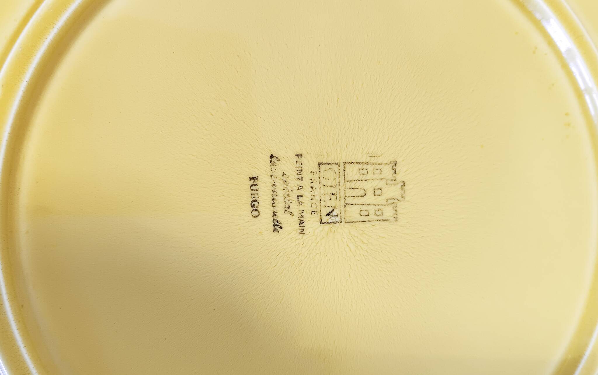 Gien round dish, Fuego model, vintage 1970s - Yellow, ochre, brown color.