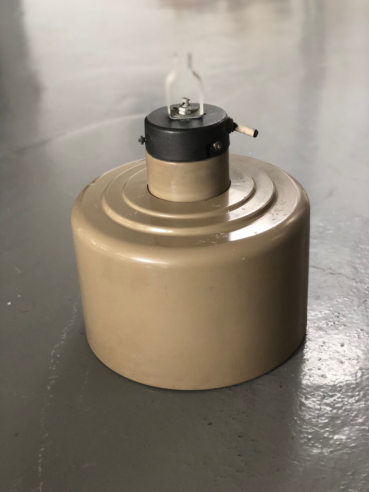 Industrial light pendant
