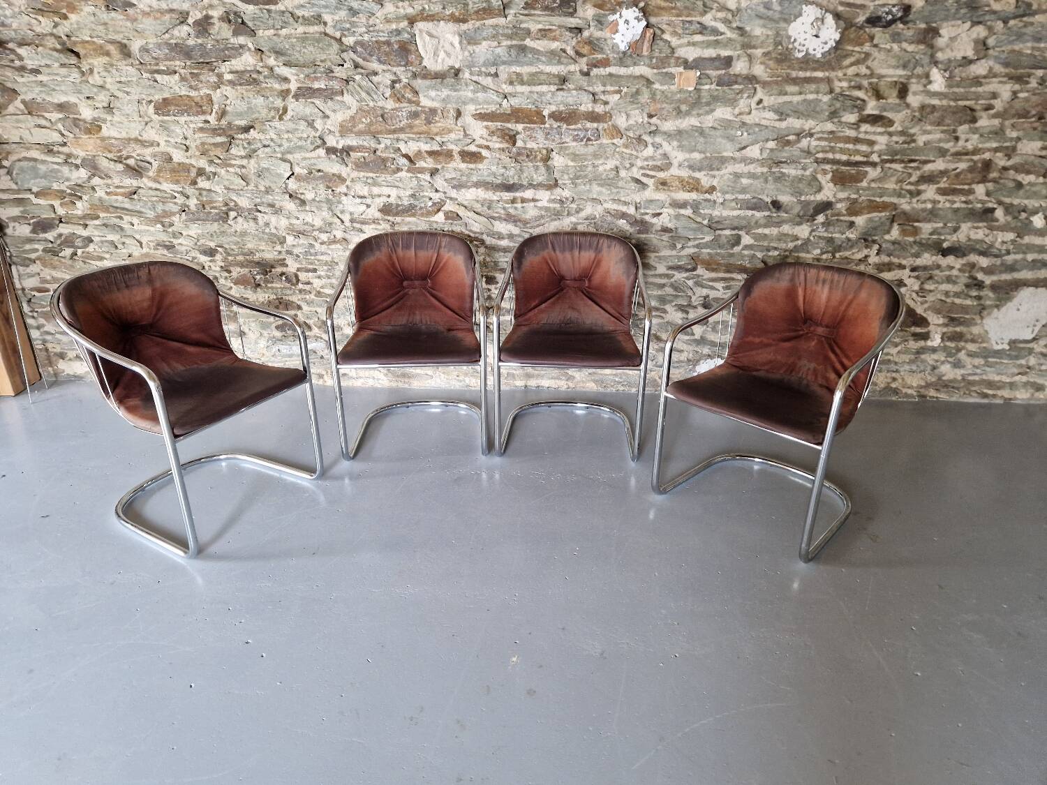 Lot de 4 Chaises à Bras, En Métal Chromé – 1970