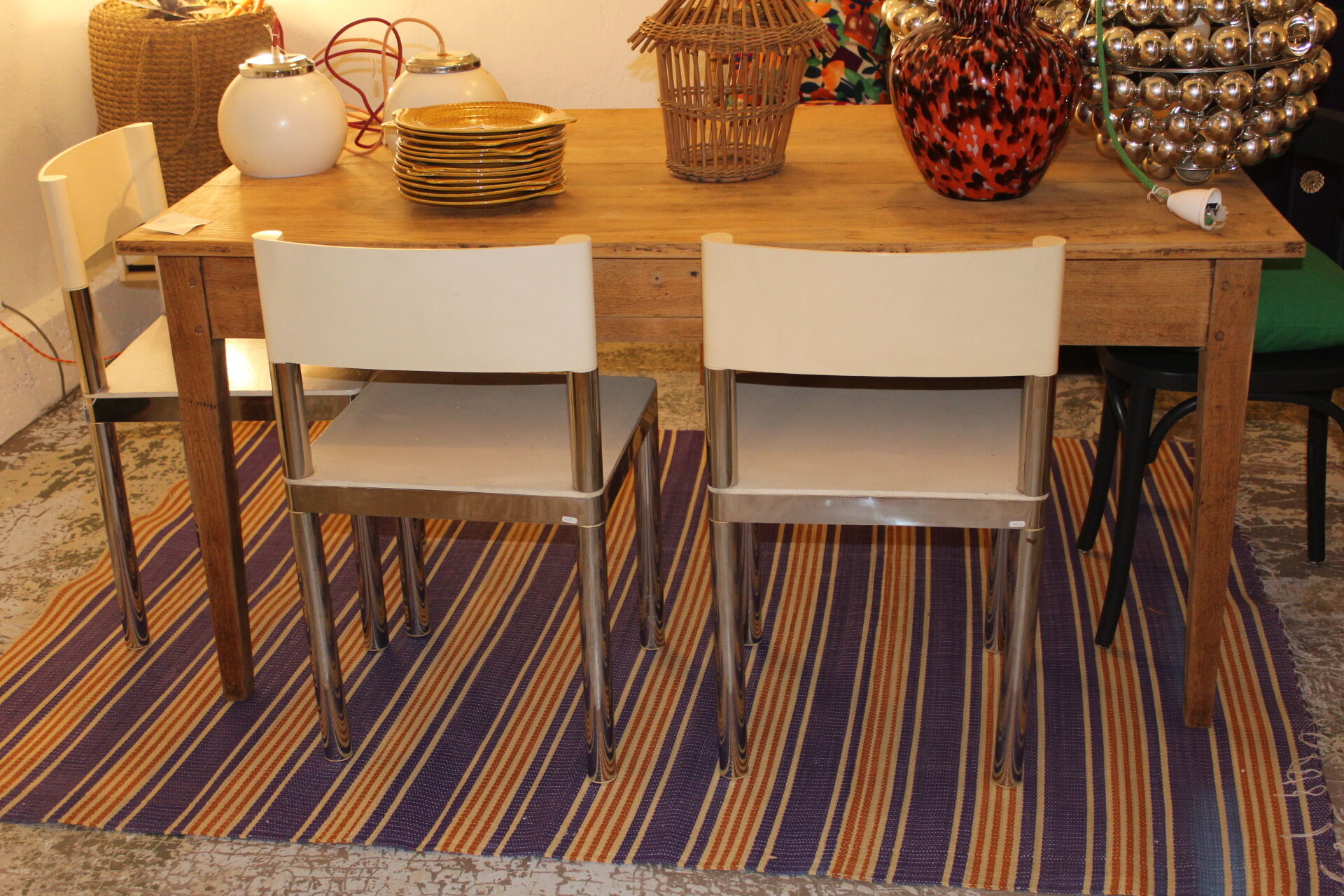 3 chairs 1970s white and stainless steel
