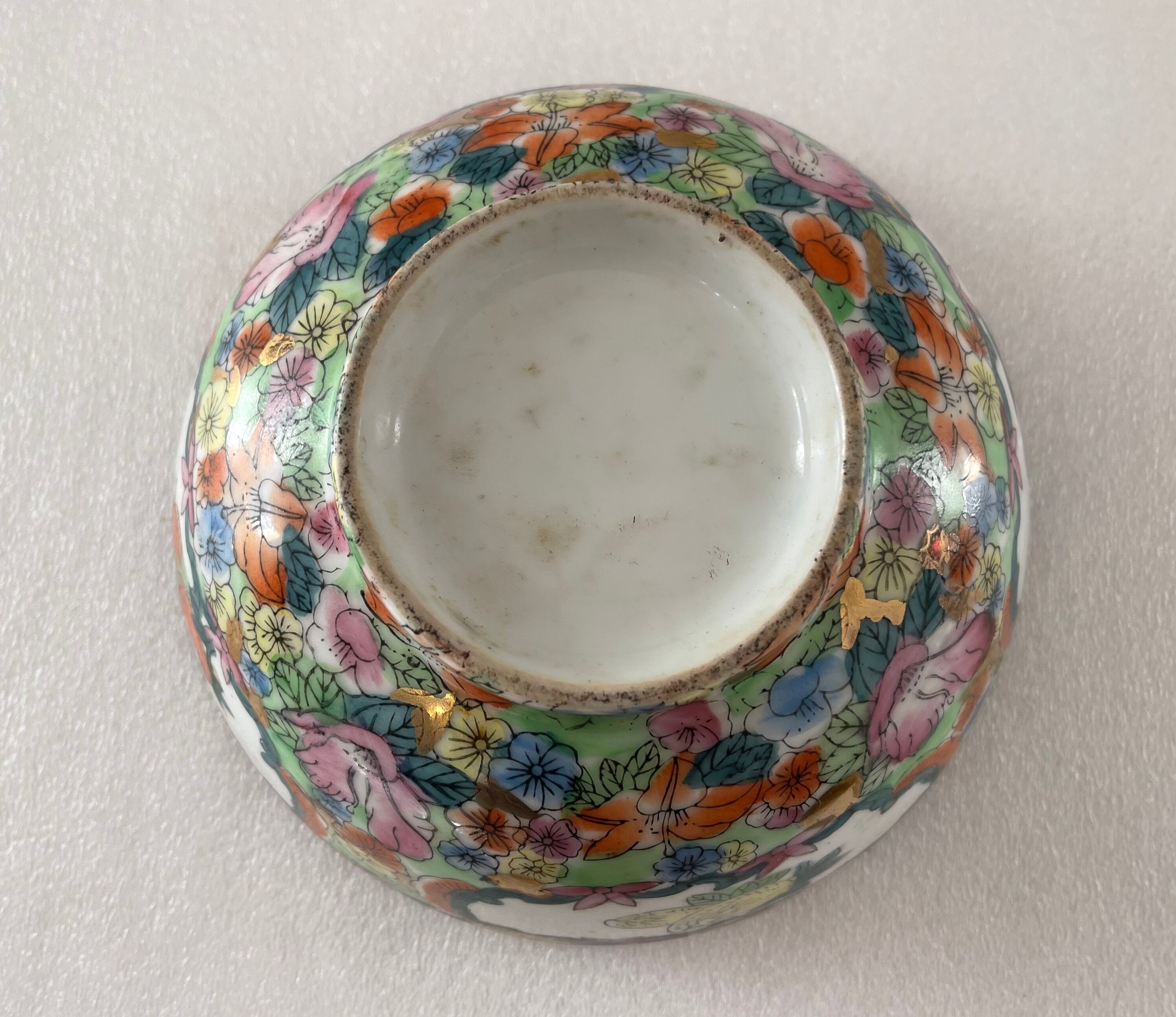 China Canton large porcelain bowl with polychrome decoration nineteenth