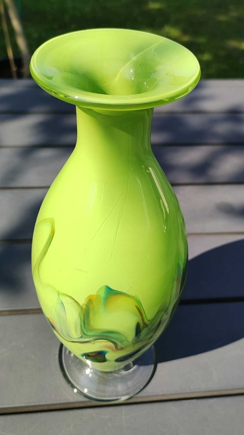 Dalian Glass & Co./Snowflakes vase in Murano style opown blown Art glass. Smoke scrolls. High 23.5 cm