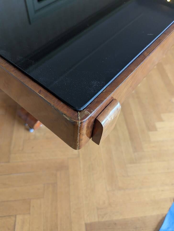 Art Deco table in walnut burl