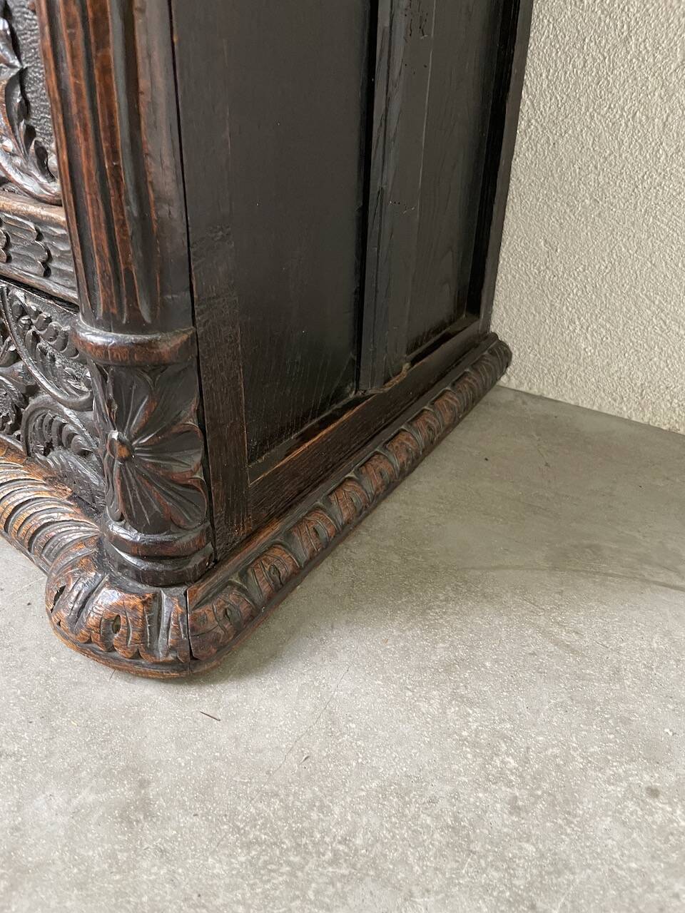 19th century chest of drawers in carved blackened pine