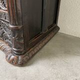 Commode XIXème pin noirci sculpté