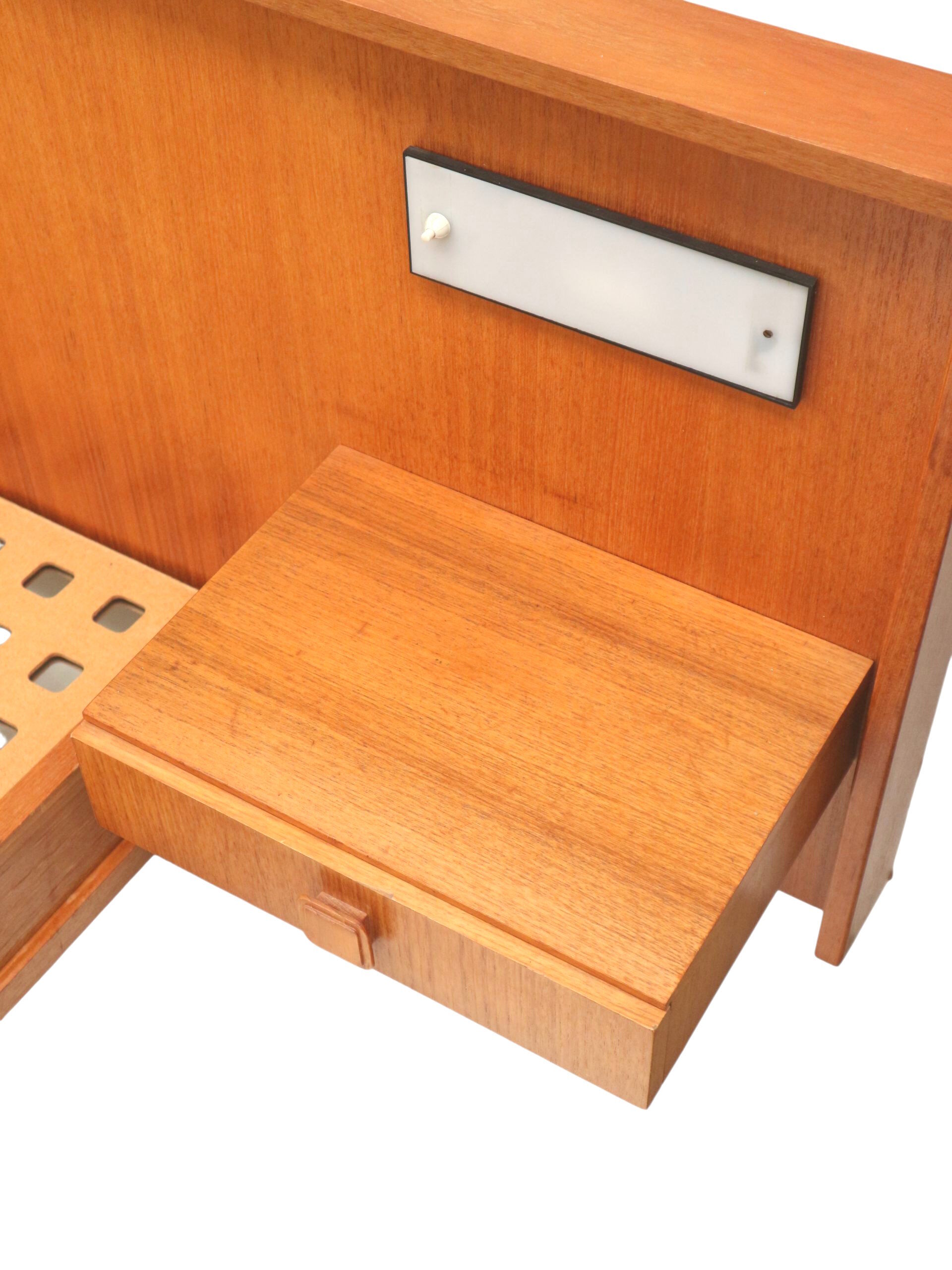 Lit double vintage avec tables de chevet flottantes, fabriqué dans les années 1960