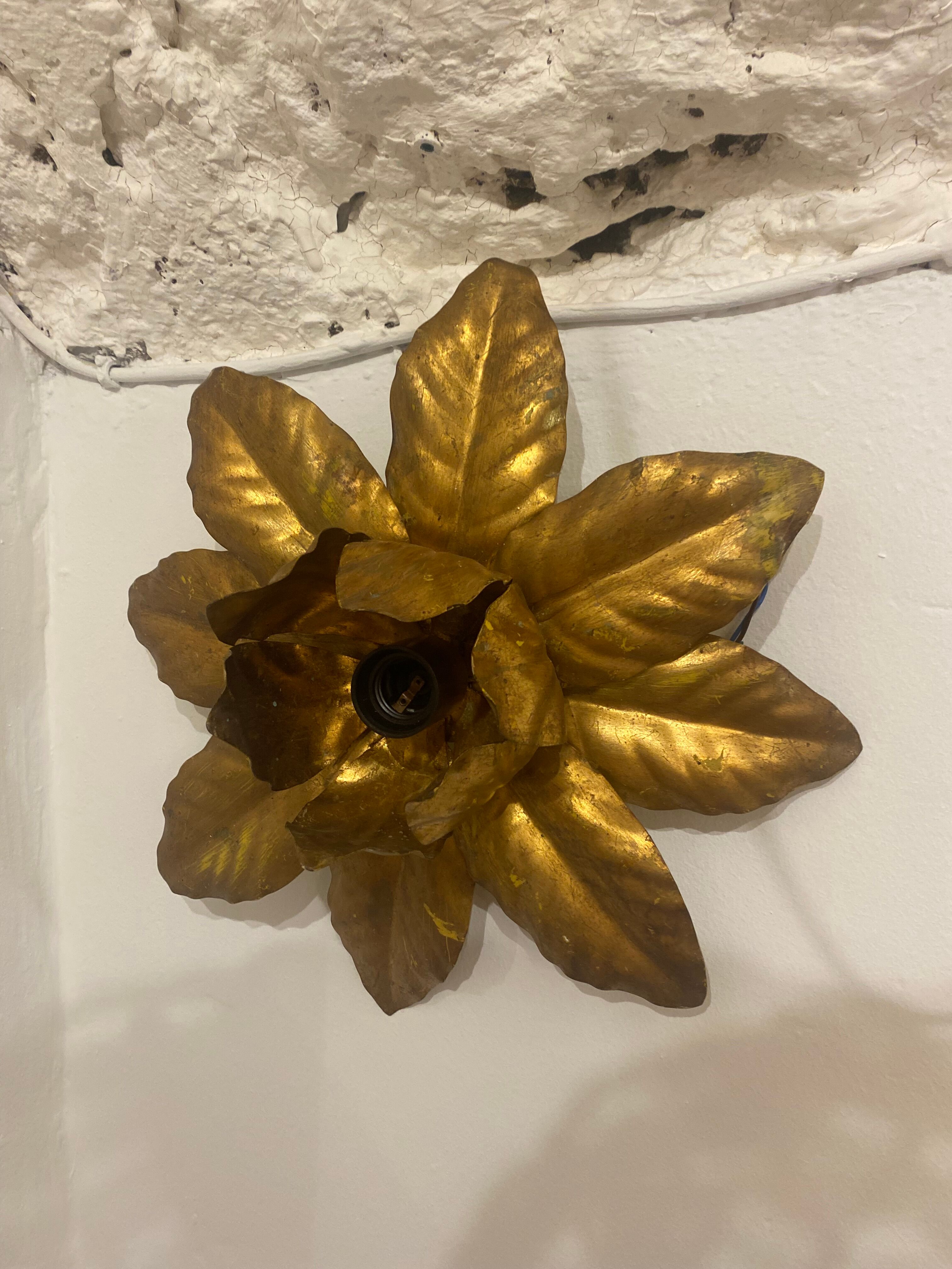 Wall lamp flower