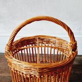 Wicker basket with compartments