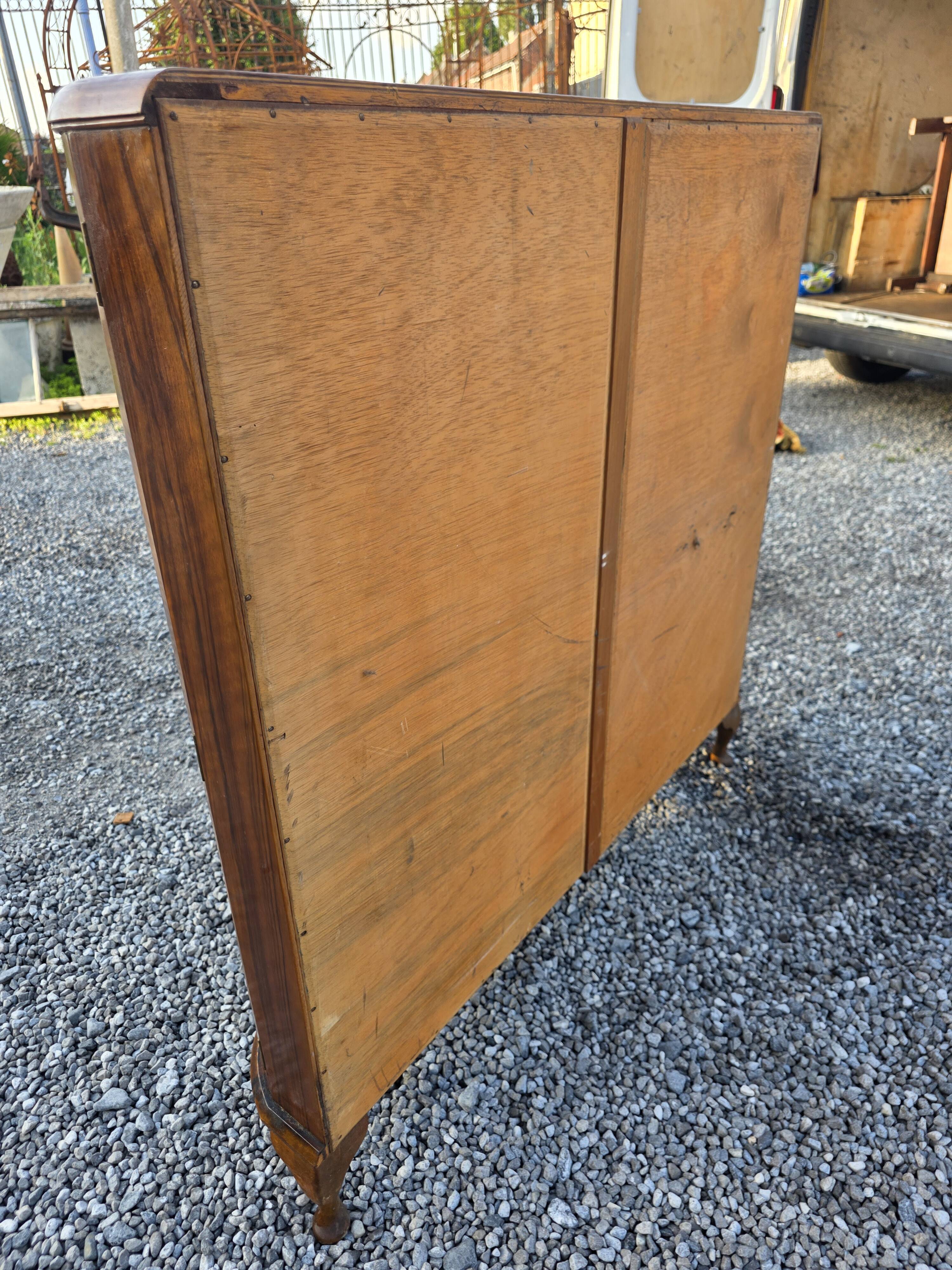 Art Deco display cabinet in walnut from the 1930s.