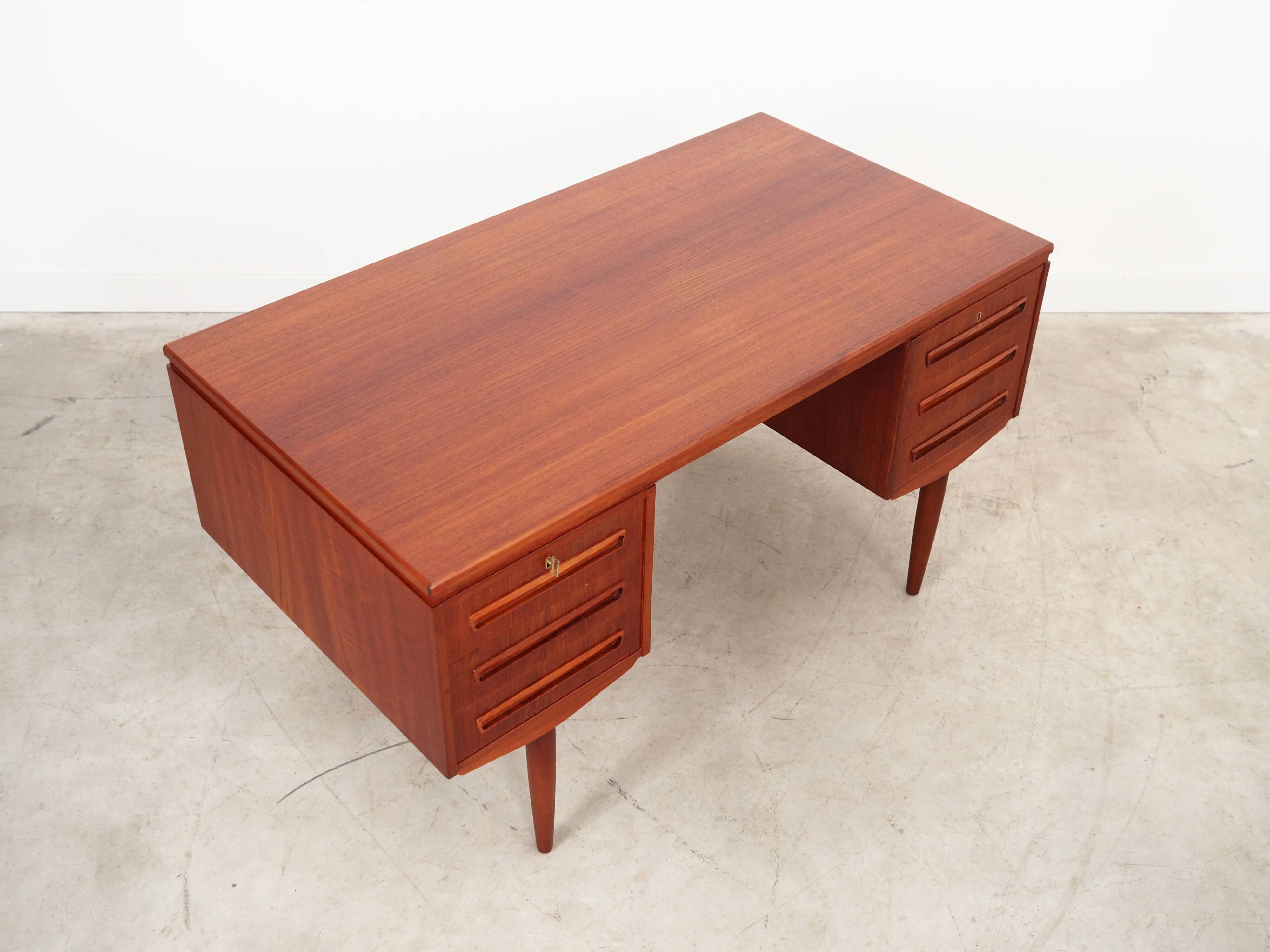 Teak desk, Danish design, 1970s, manufactured by AP Møbler Svenstrup