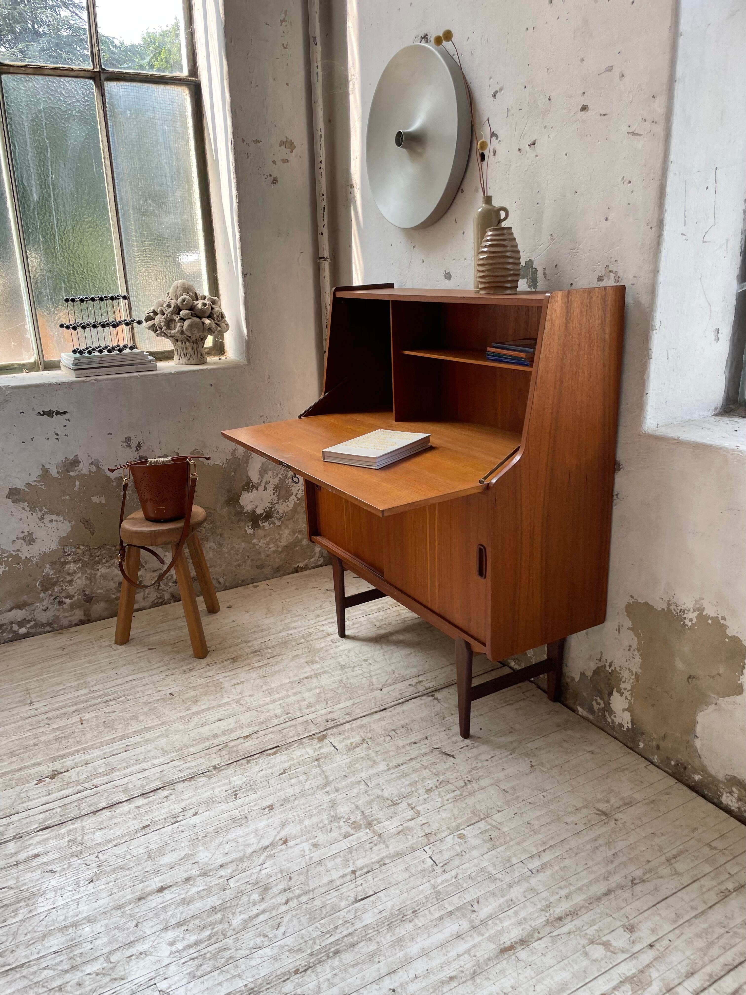 Secretary Samcom teck 1960