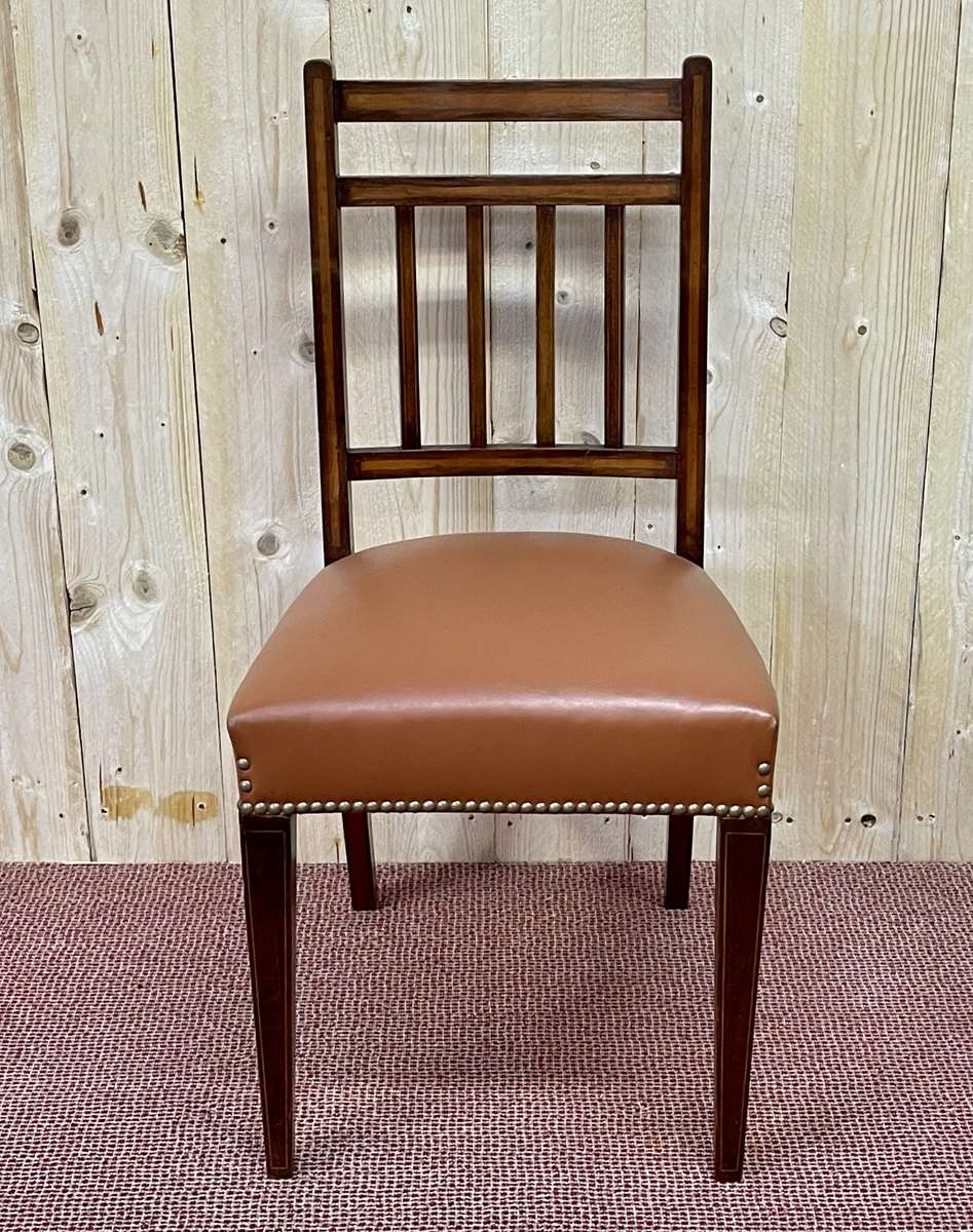 Suite of 12 English chairs nineteenth in mahogany and imitation leather