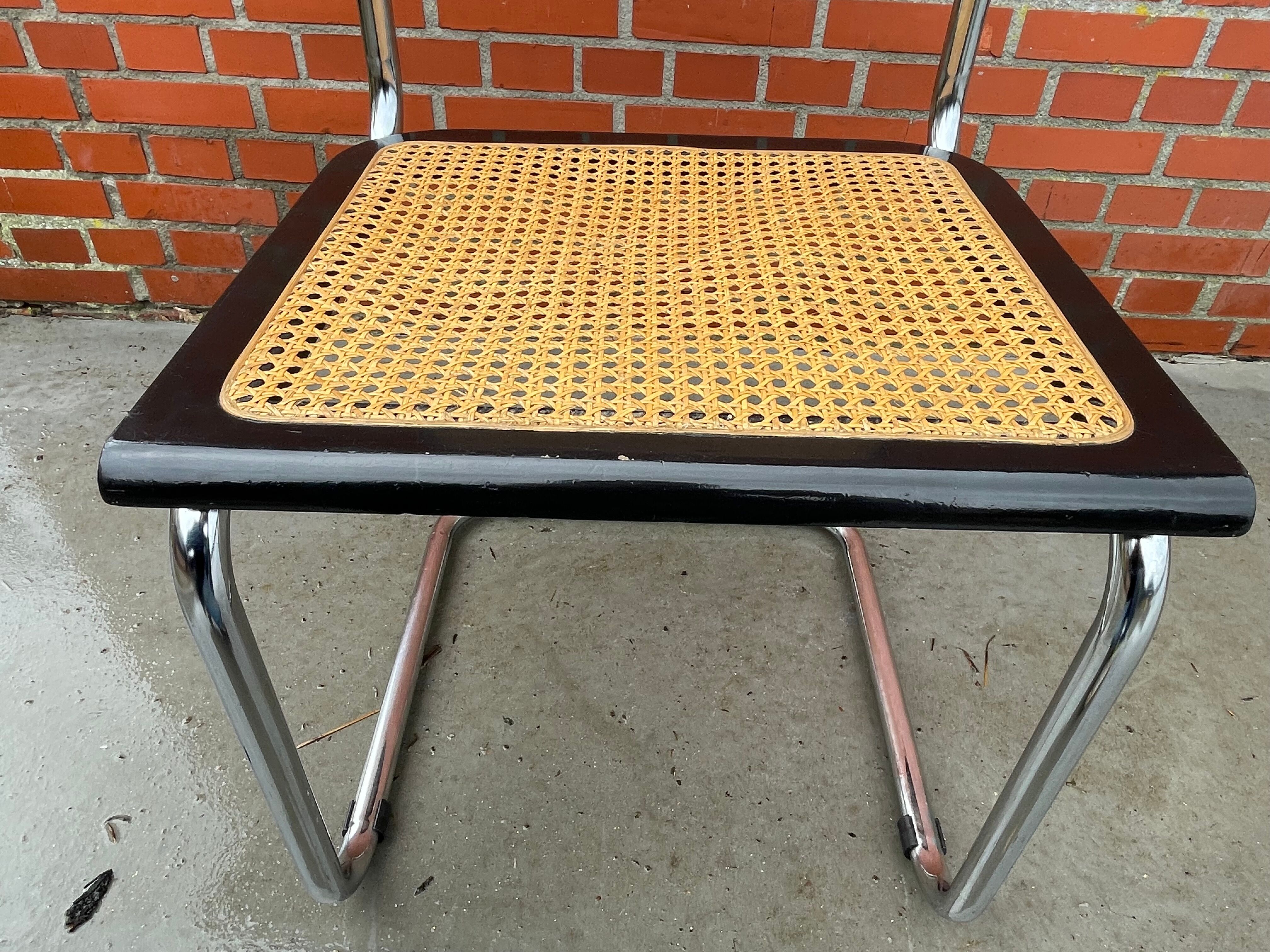 Set of 4 vintage chairs model Cesca B32 in black and chrome
