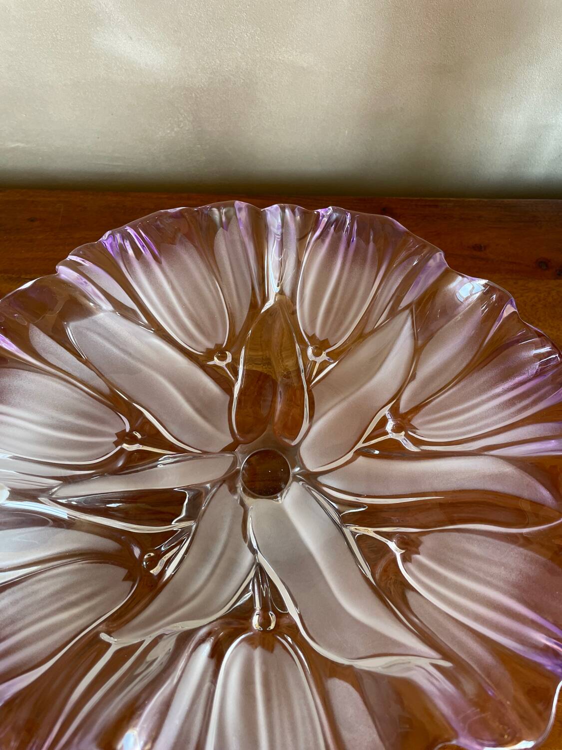 Fruit bowl on stand