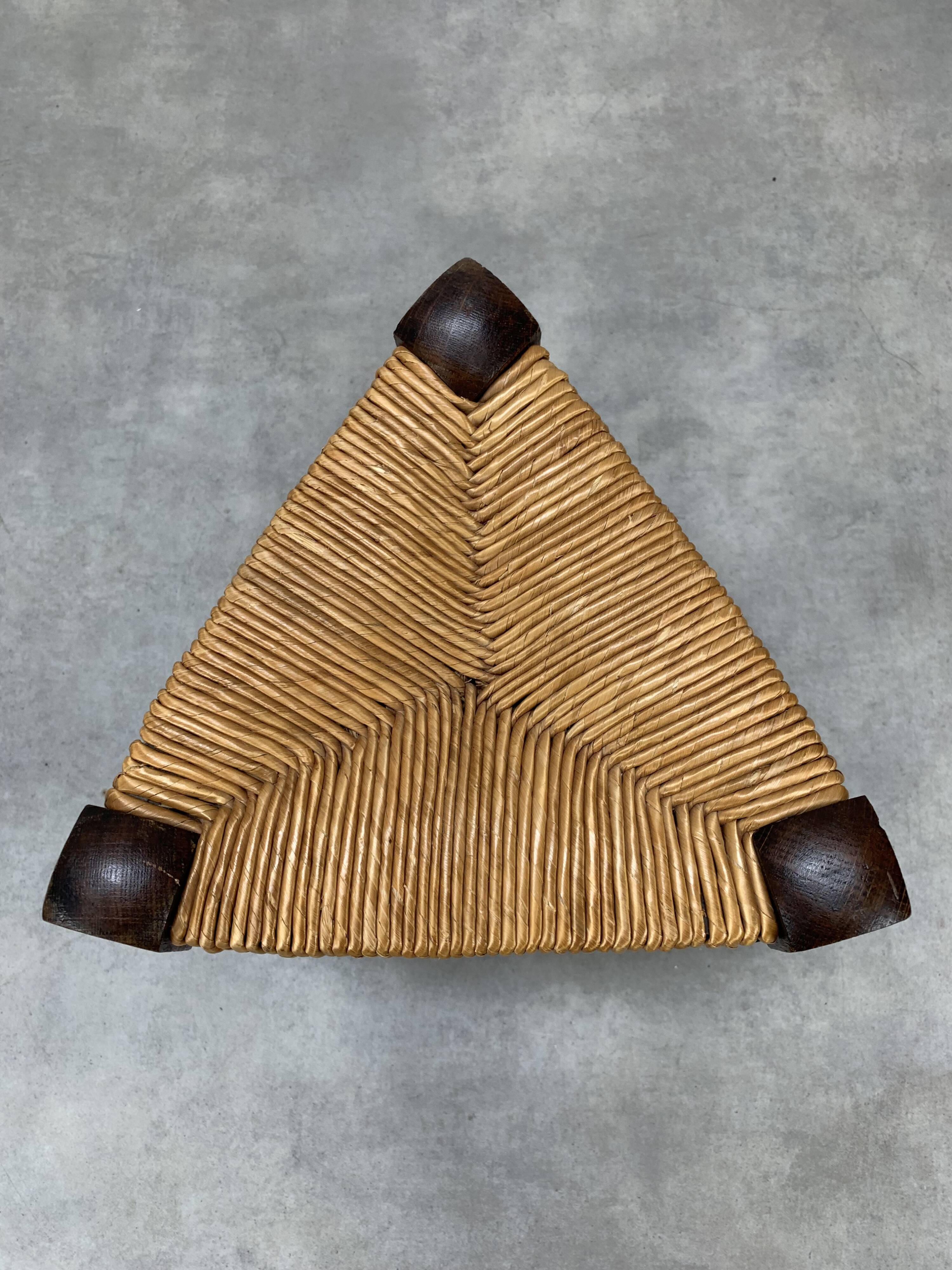 Tripod stool straw and turned wood