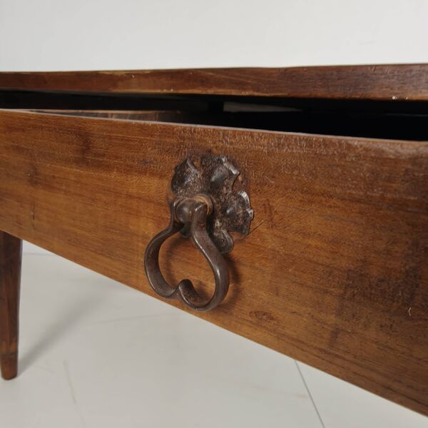 Table à manger coloniale antique