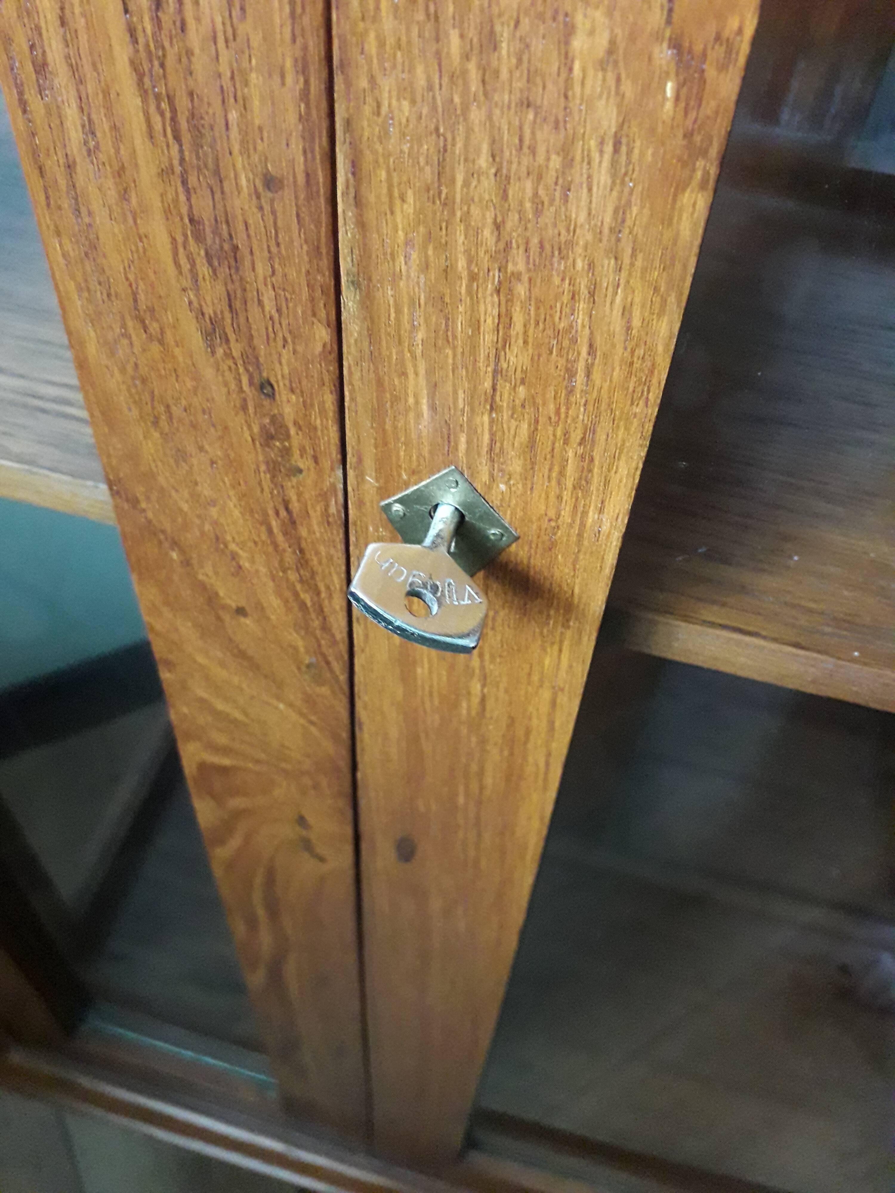 Retro rotary display case