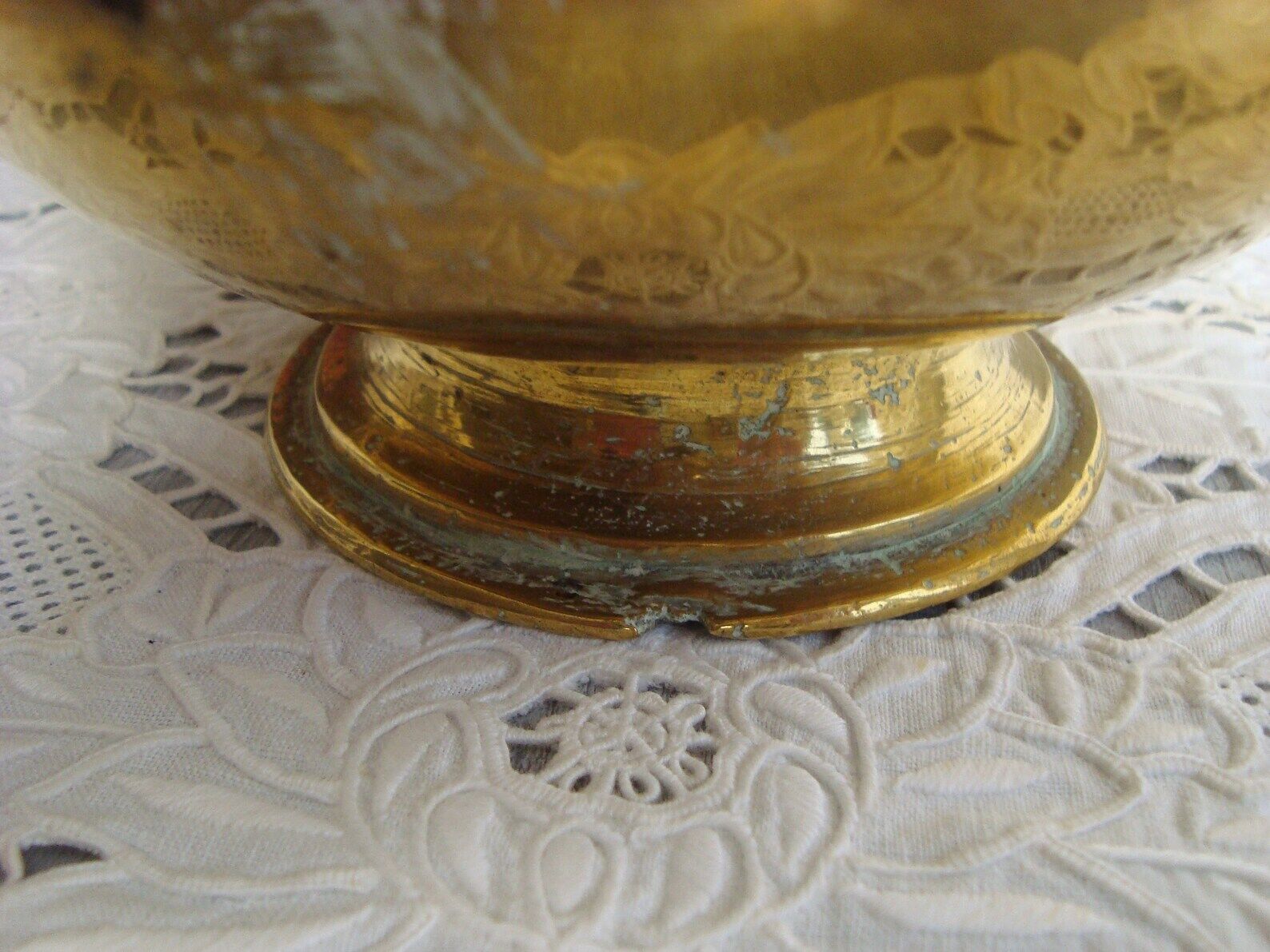 Vintage teapot signed brass decoration of North African style