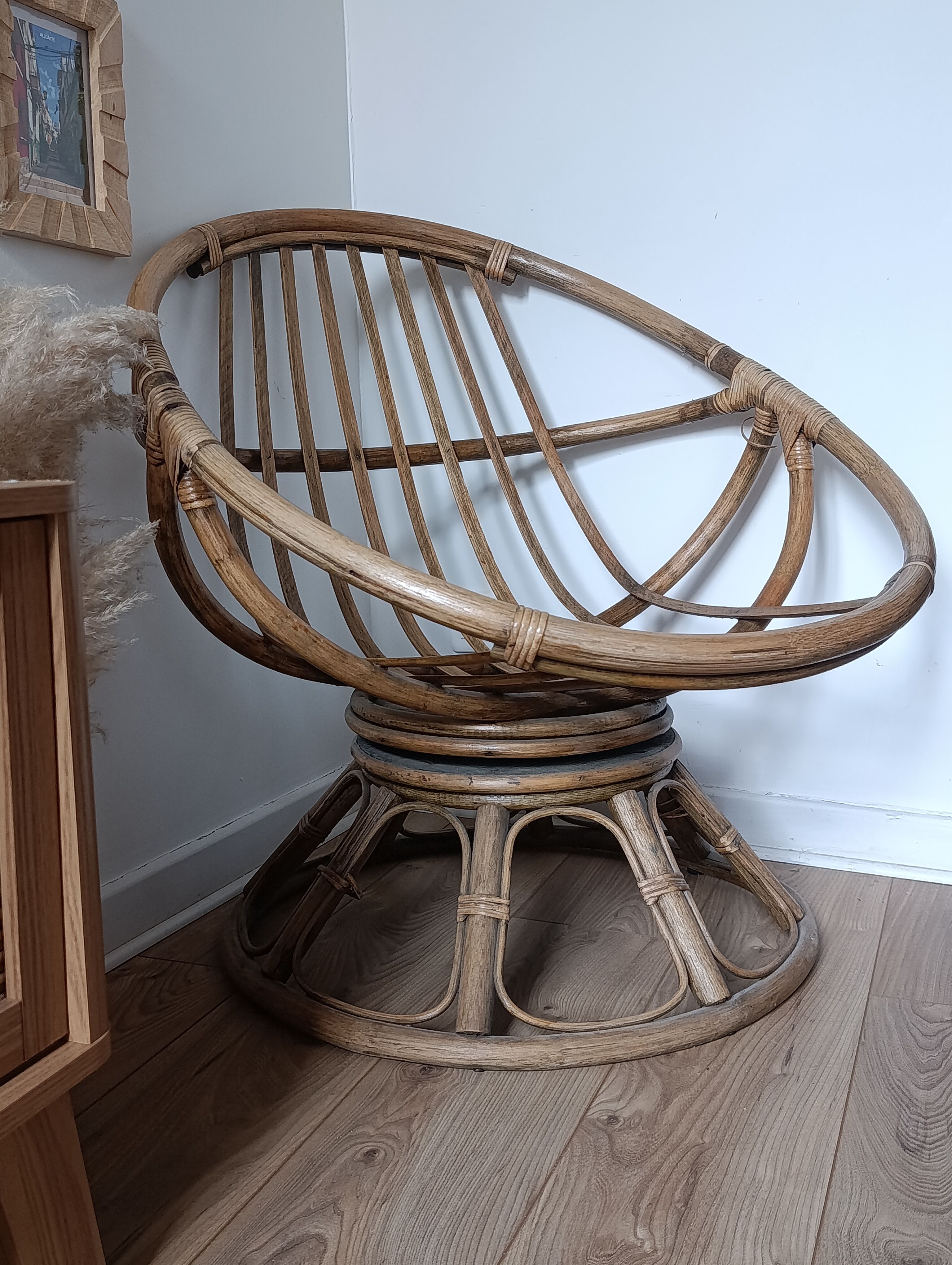 Fauteuil en rotin naturel avec assise pivotante