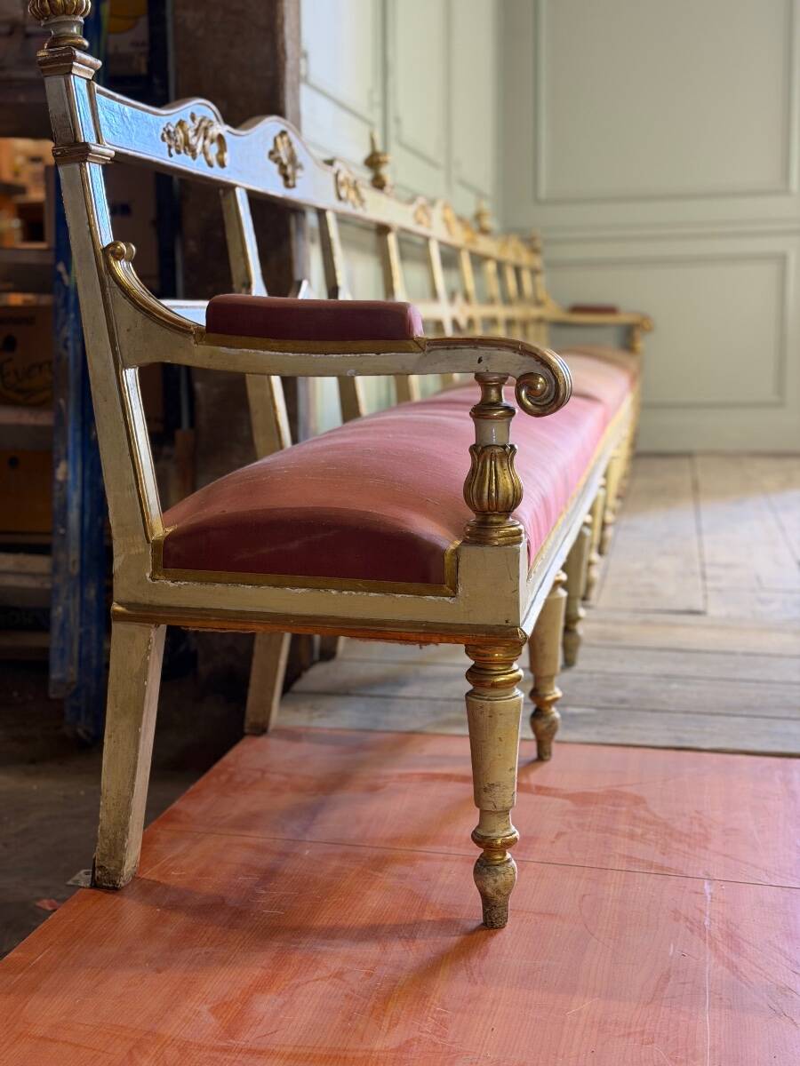 Carved wooden bench, gilded and painted, Italy around 1880, 510cm long.