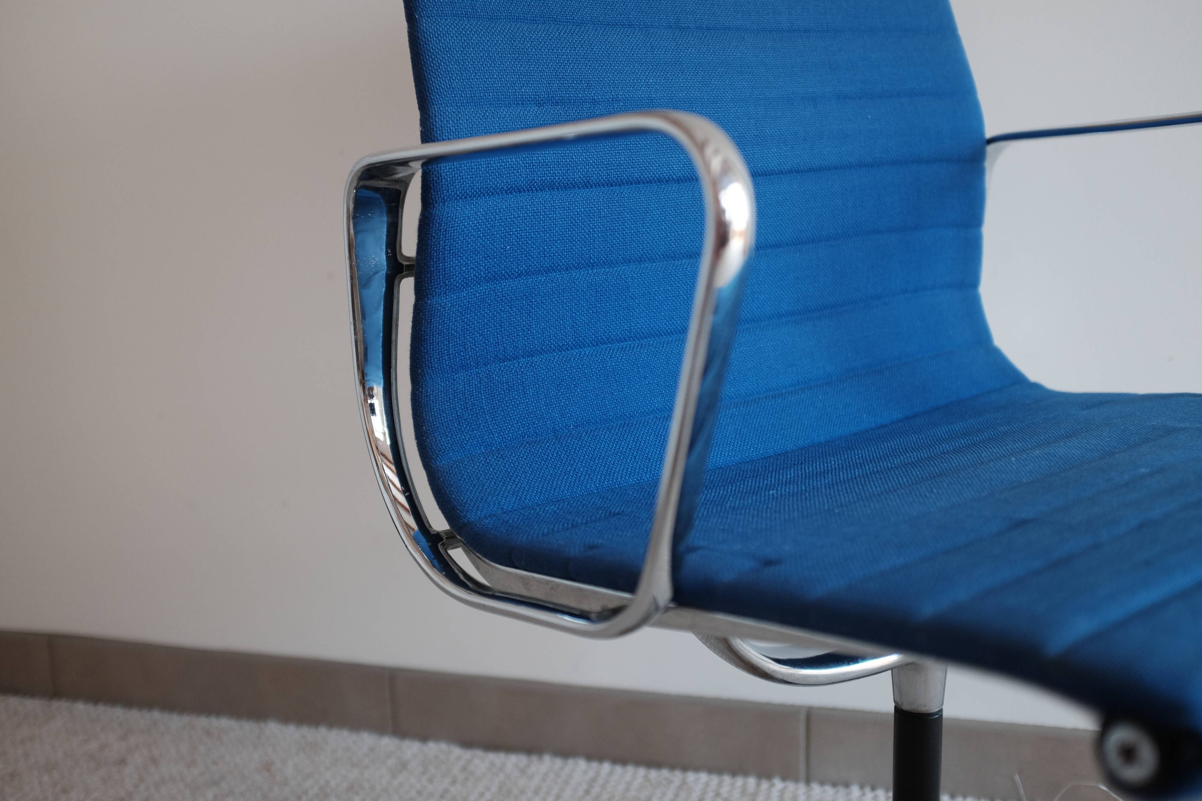 Office chair Eames Model EA 108