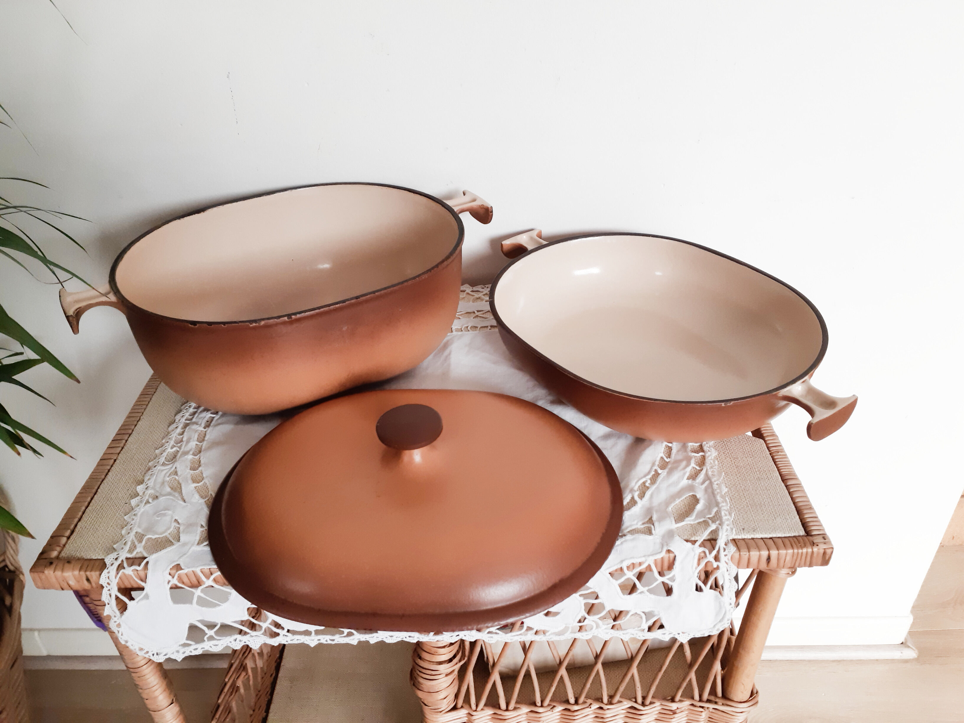 Mama Le creuset Cassette in enamelled cast iron by Enzo Mari