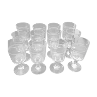 12 verres anciens gravés