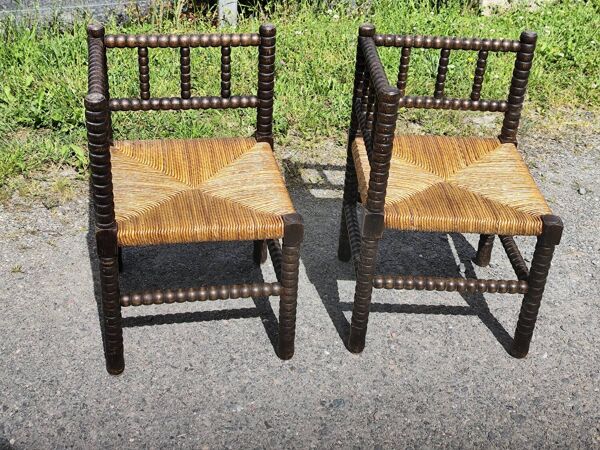 Paire de chaises fauteuils bobbin coin du feu angle